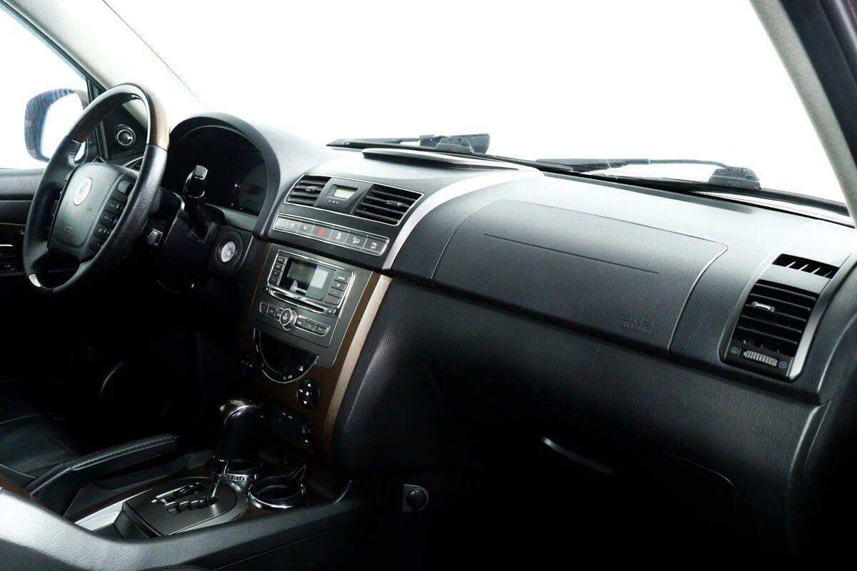 SsangYong Rexton 2015, коричневый