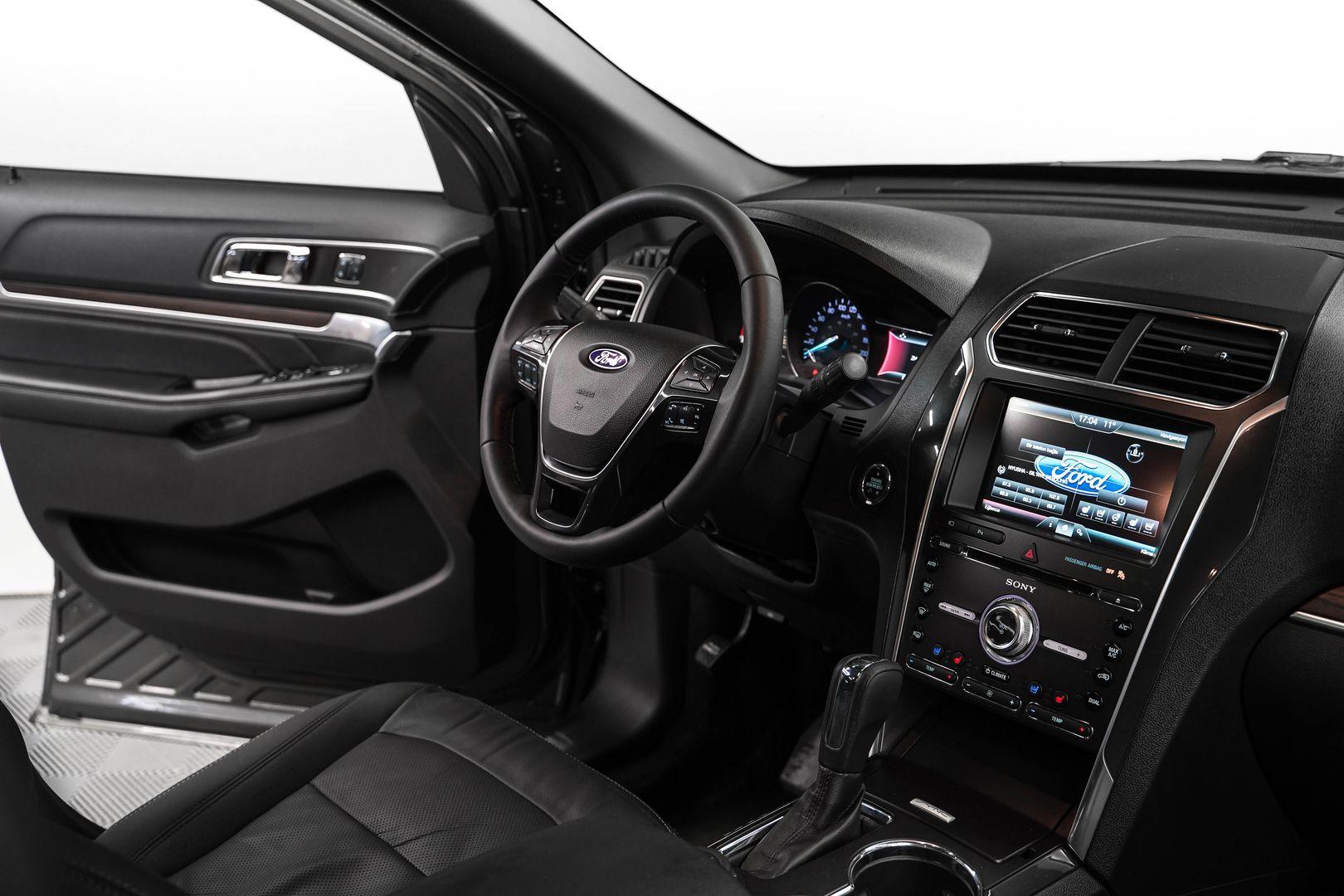 Ford Explorer 2016, серый