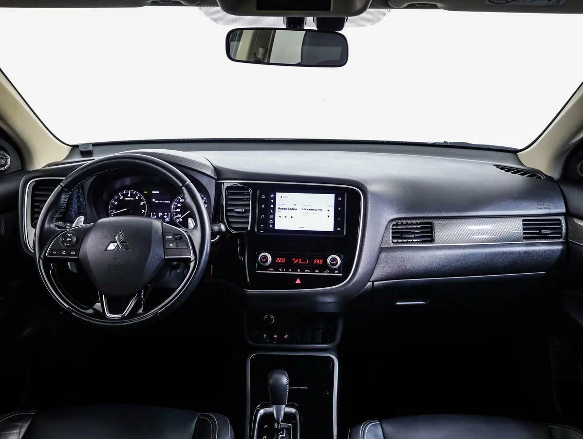 Mitsubishi Outlander 2019, черный