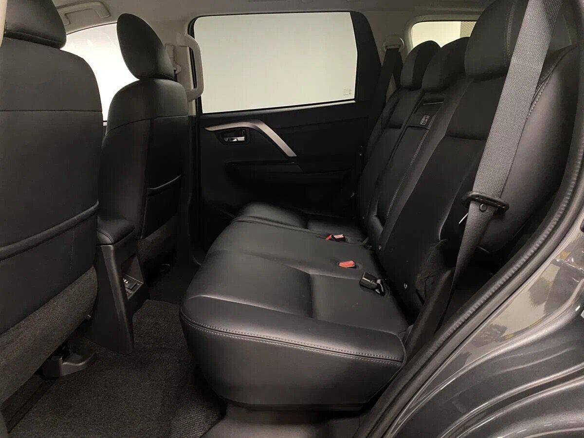 Mitsubishi Pajero Sport 2021, серый