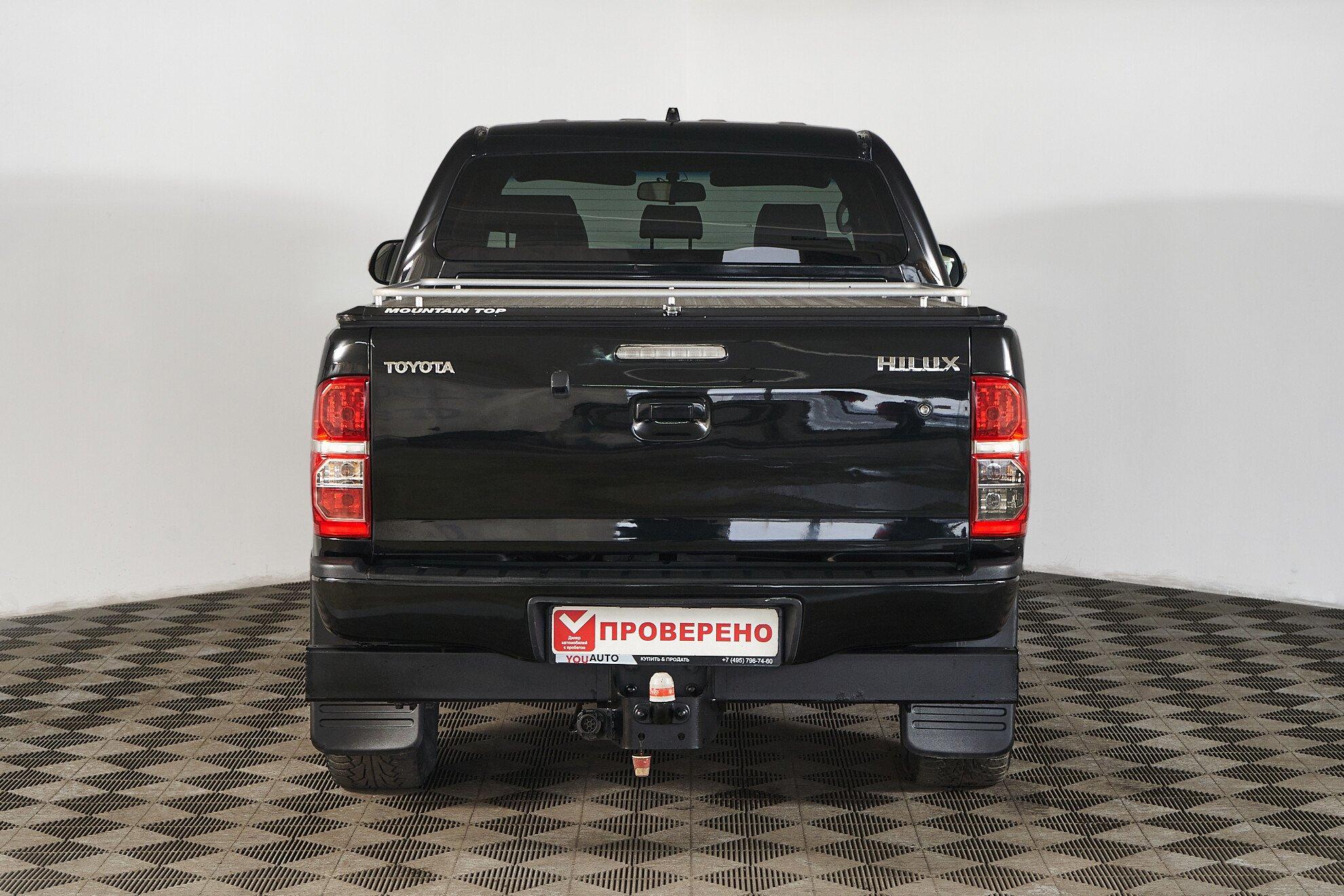 Toyota Hilux 2013, черный