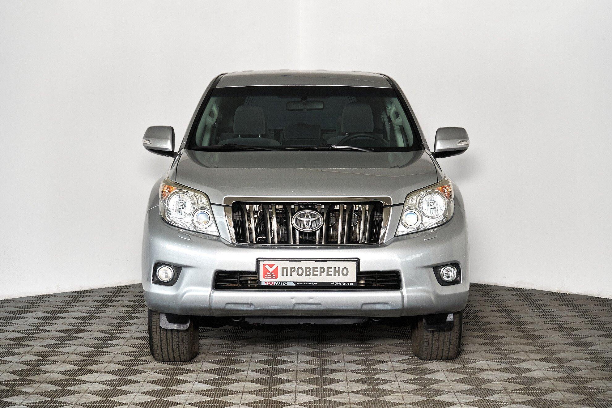 Toyota Land Cruiser Prado 2010, серебряный