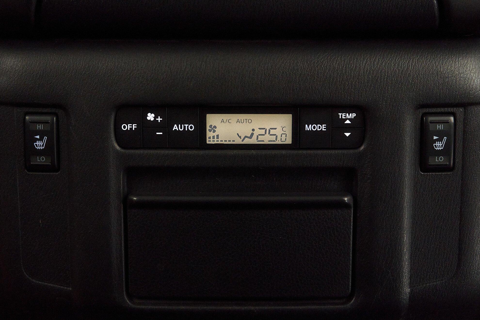 Infiniti QX56 2011, белый