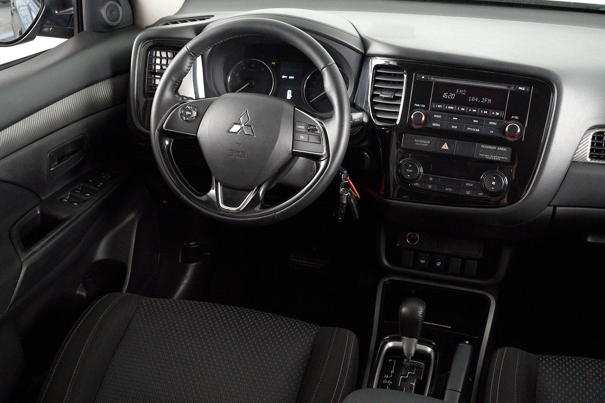 Mitsubishi Outlander 2018, коричневый