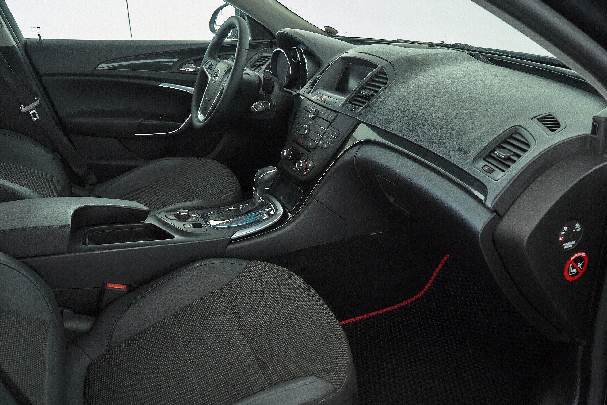 Opel Insignia 2012, черный