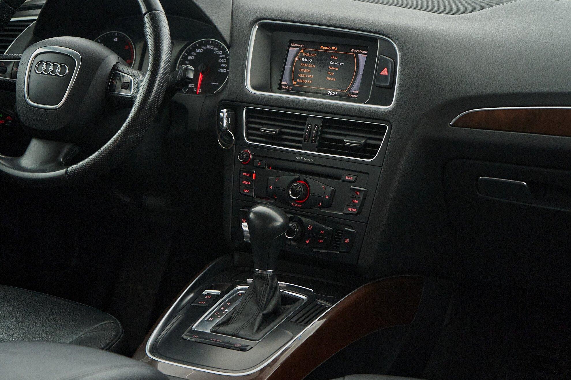 Audi Q5 2009, черный