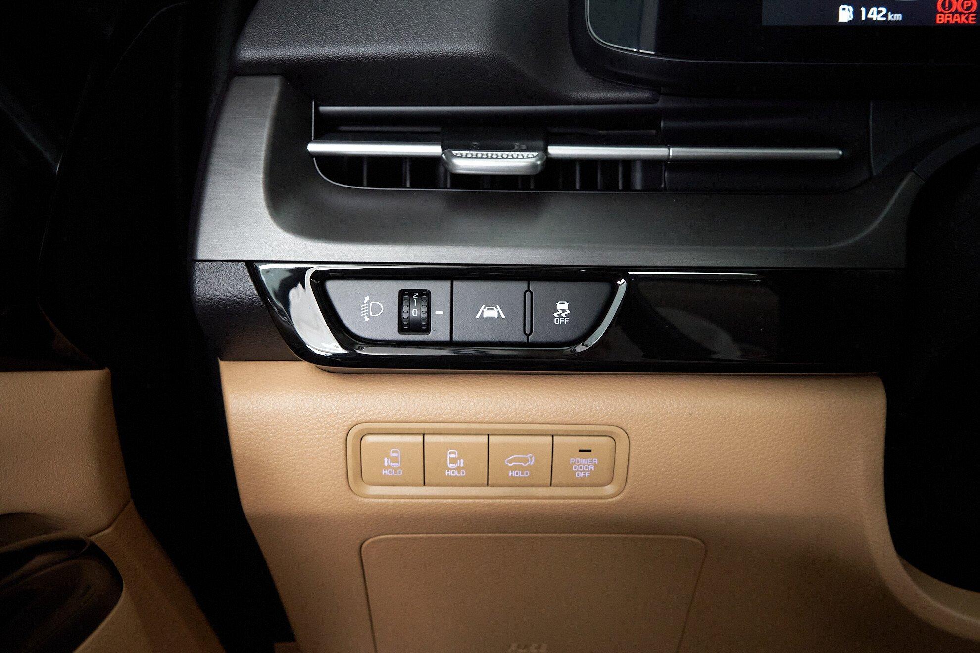 Kia Carnival 2022, черный