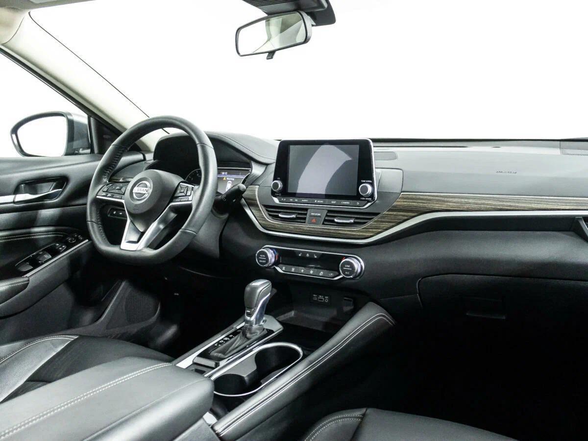 Nissan Altima 2021, серый