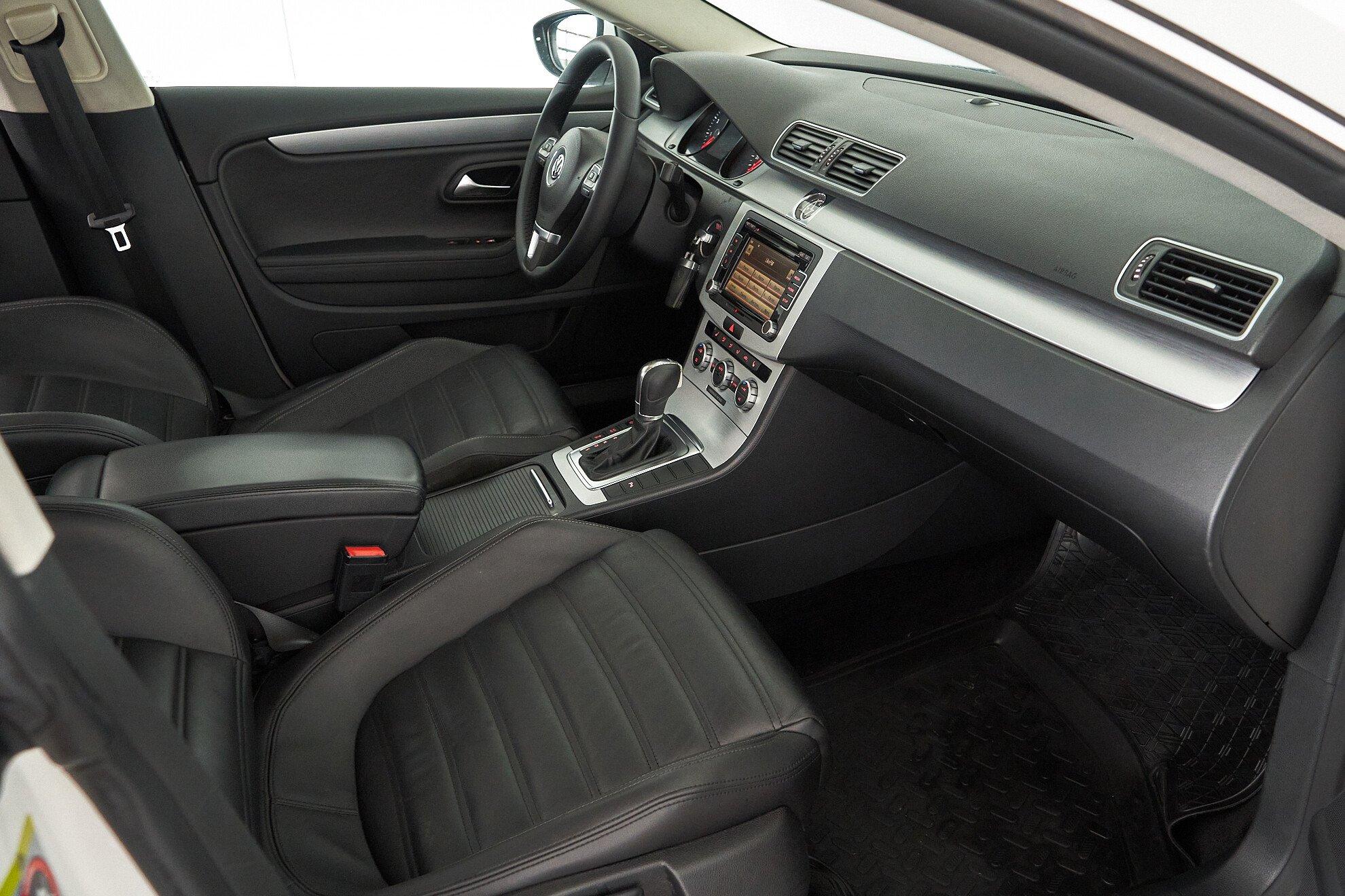 Volkswagen Passat CC 2012, белый