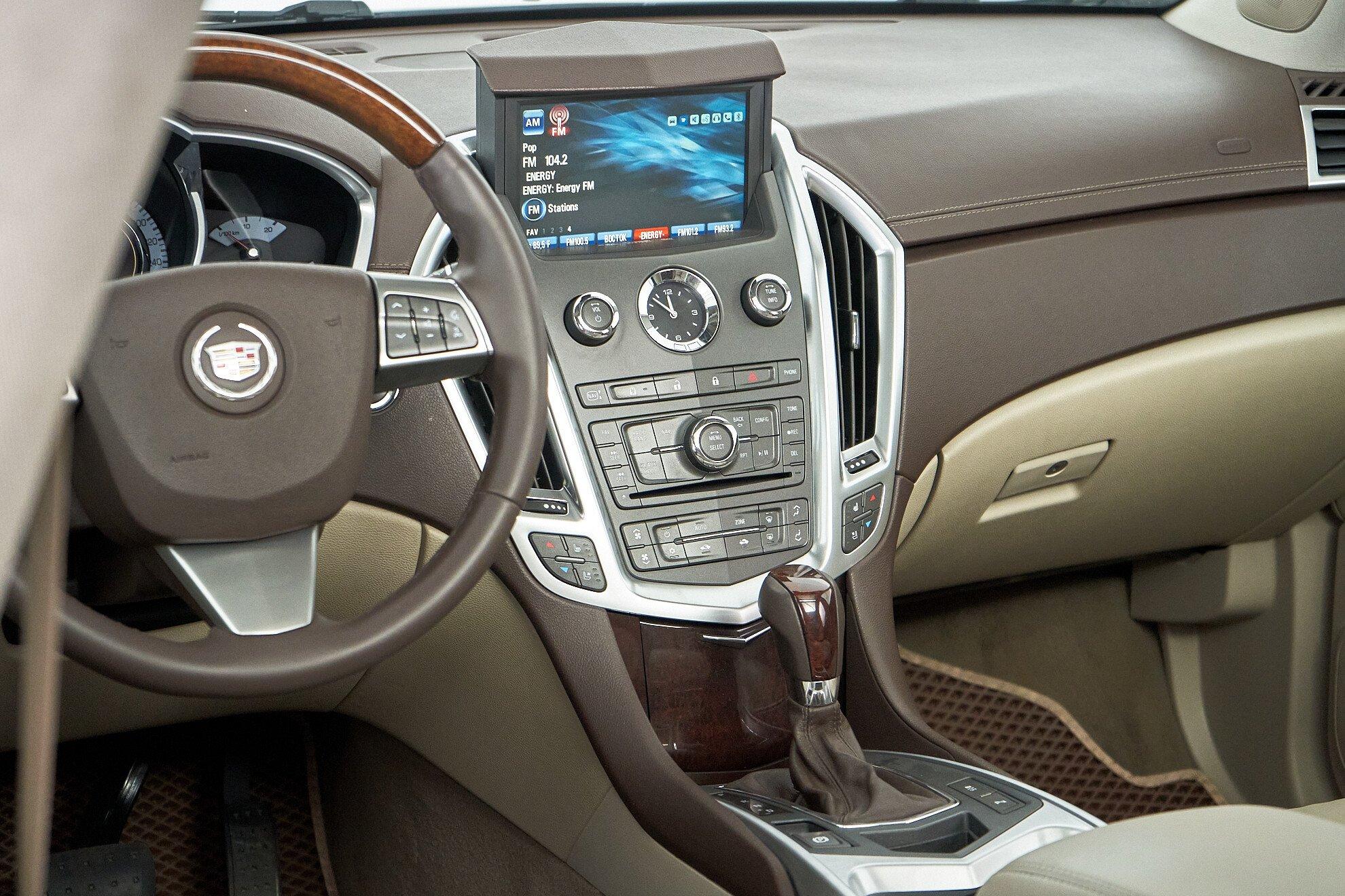 Cadillac SRX 2011, белый