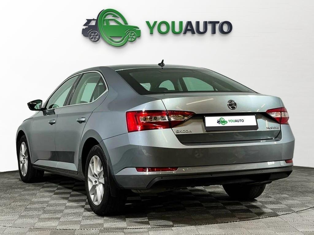 Skoda Superb 2019, серебряный