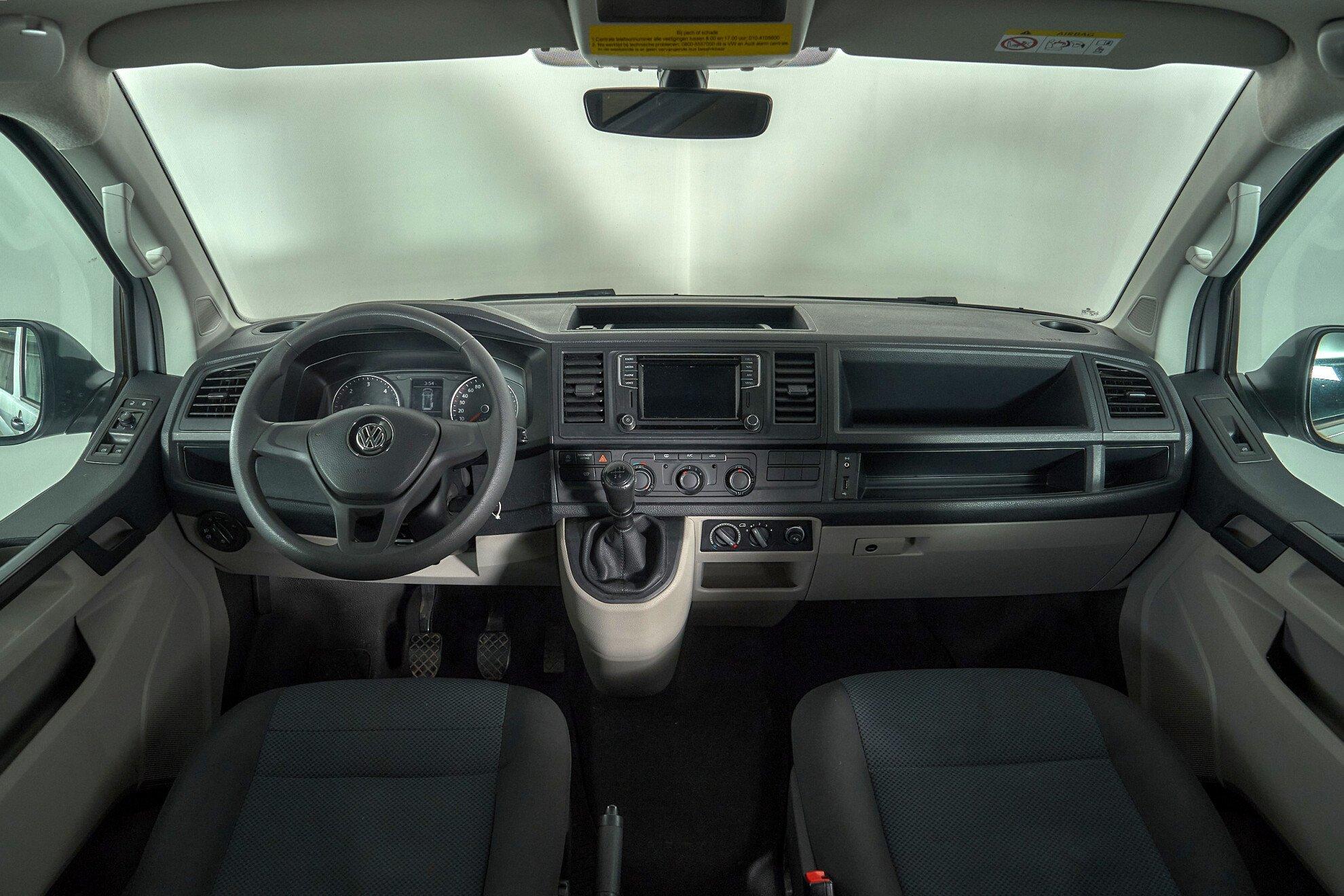 Volkswagen Transporter 2018, серебряный