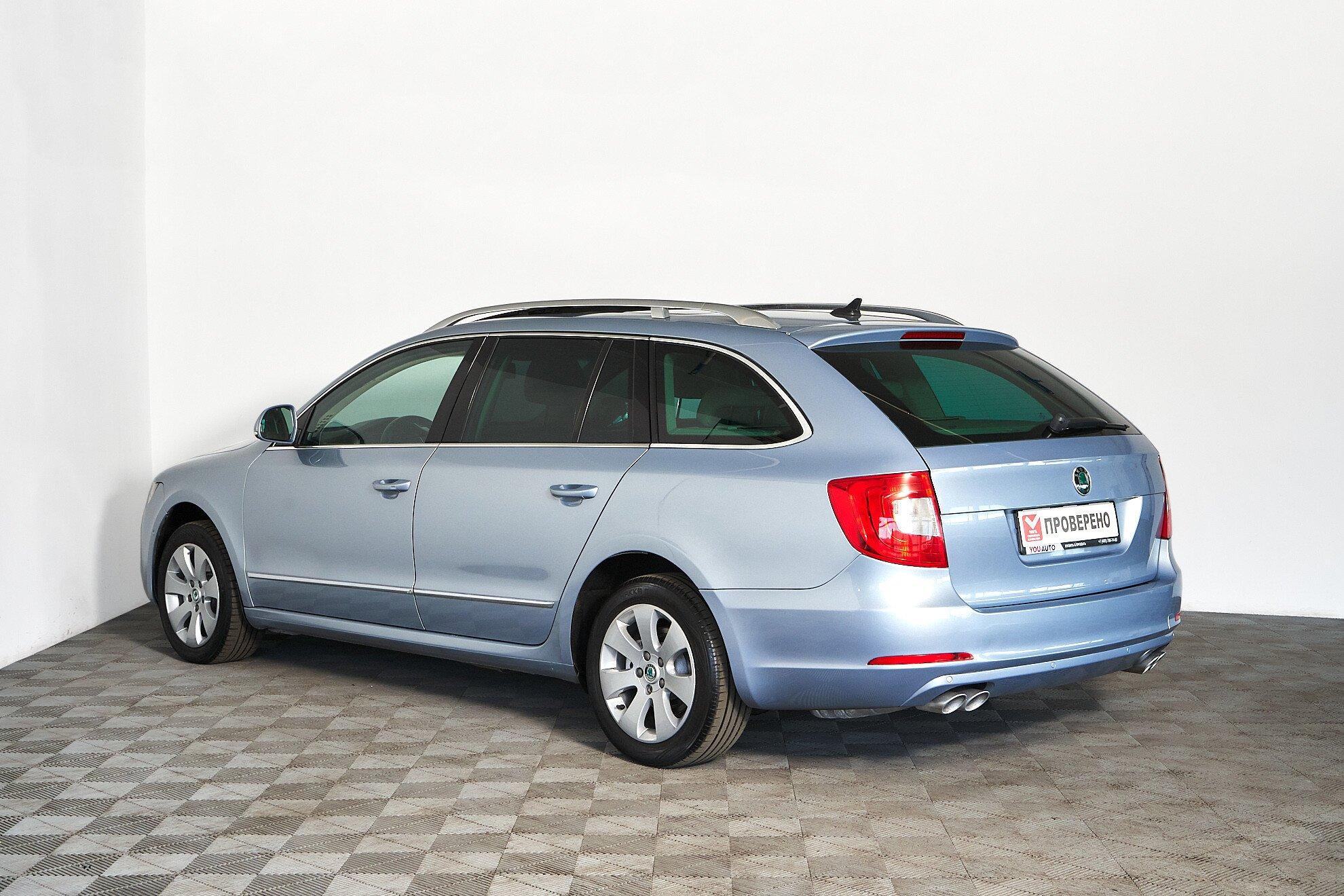 Skoda Superb 2011, голубой