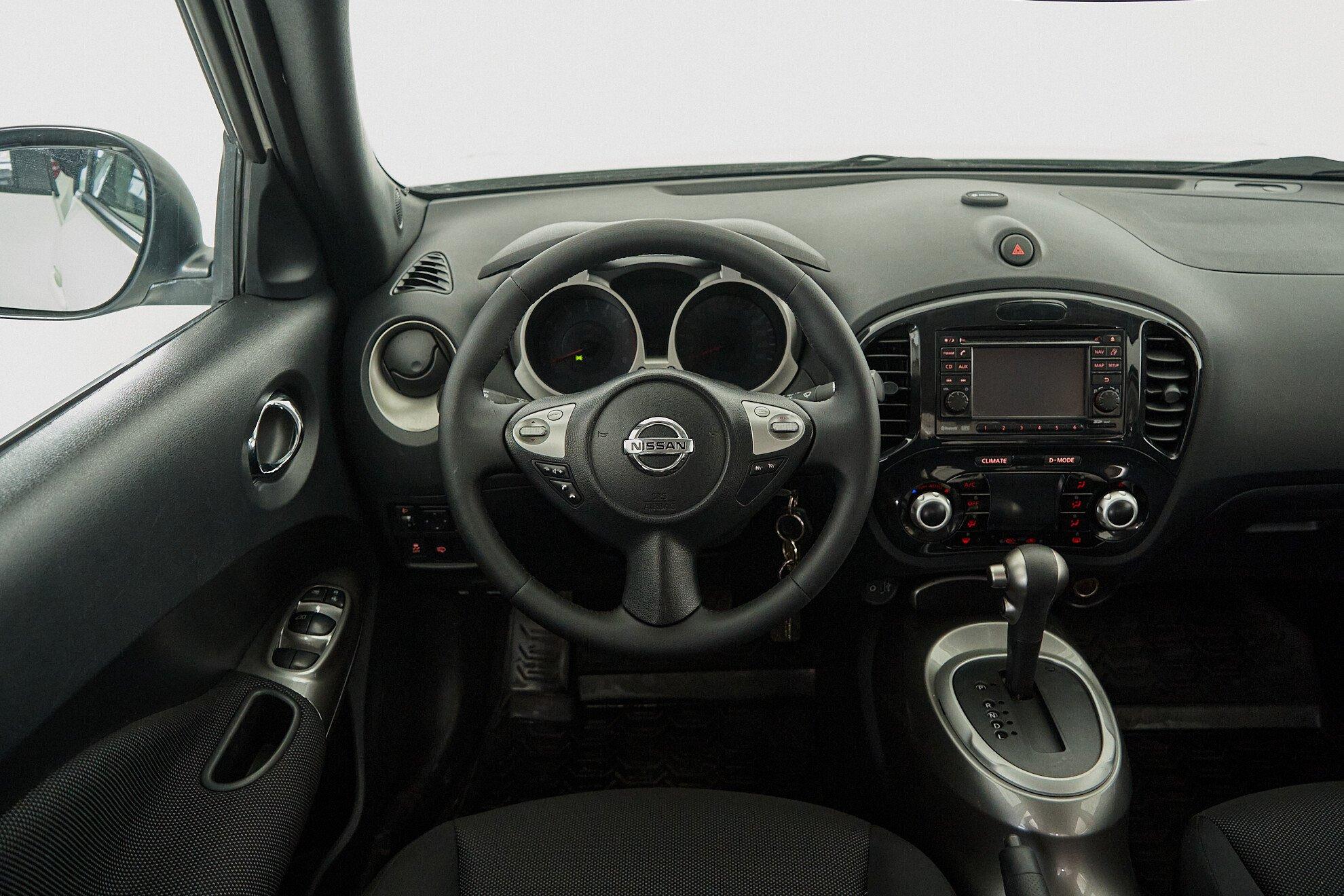 Nissan Juke 2012, белый