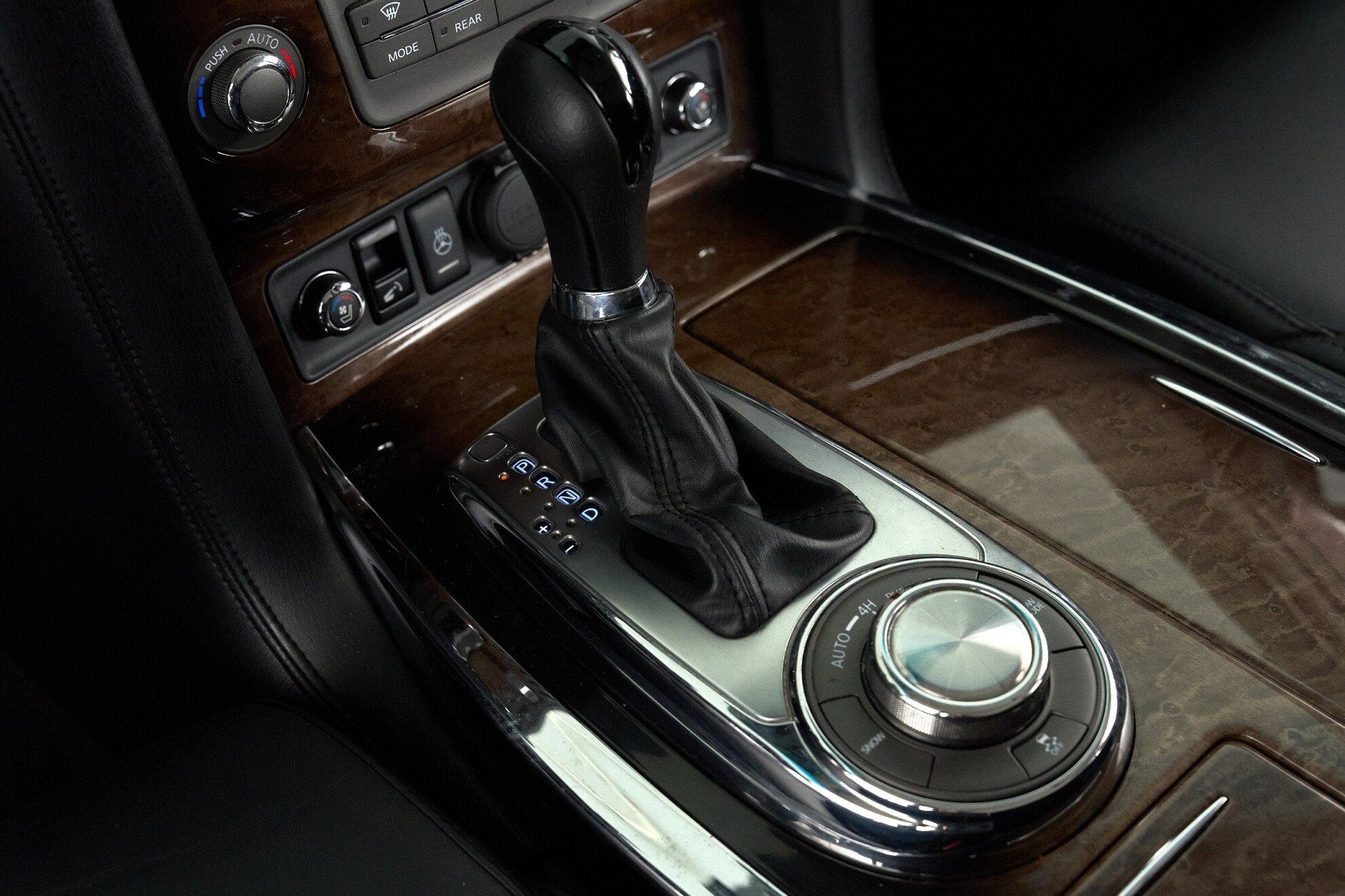 Infiniti QX80 2013, пурпурный