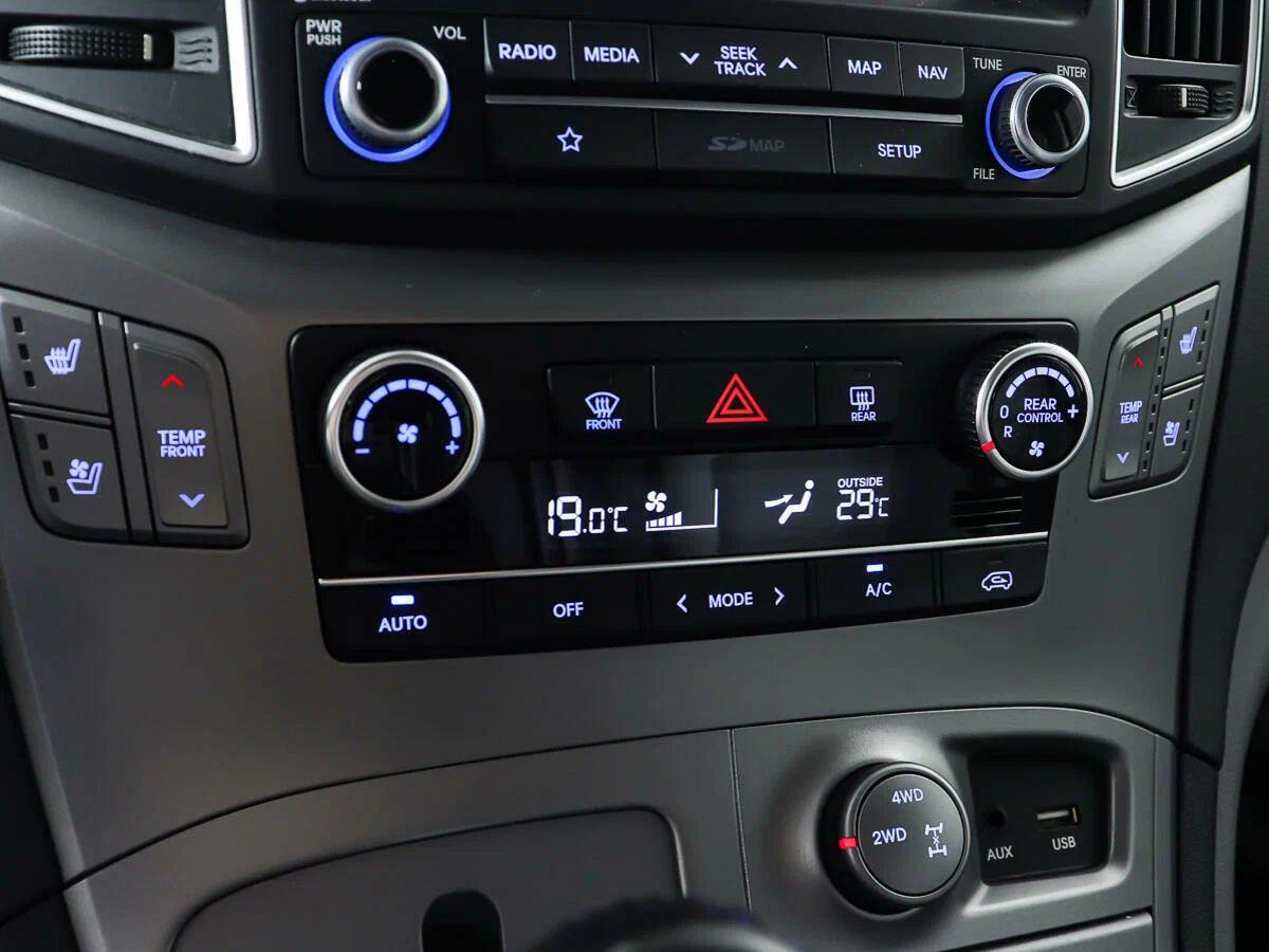 Hyundai Grand Starex 2018, синий
