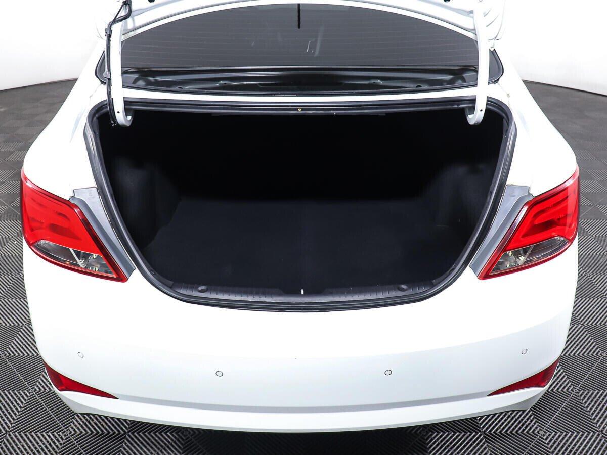 Hyundai Solaris 2016, белый