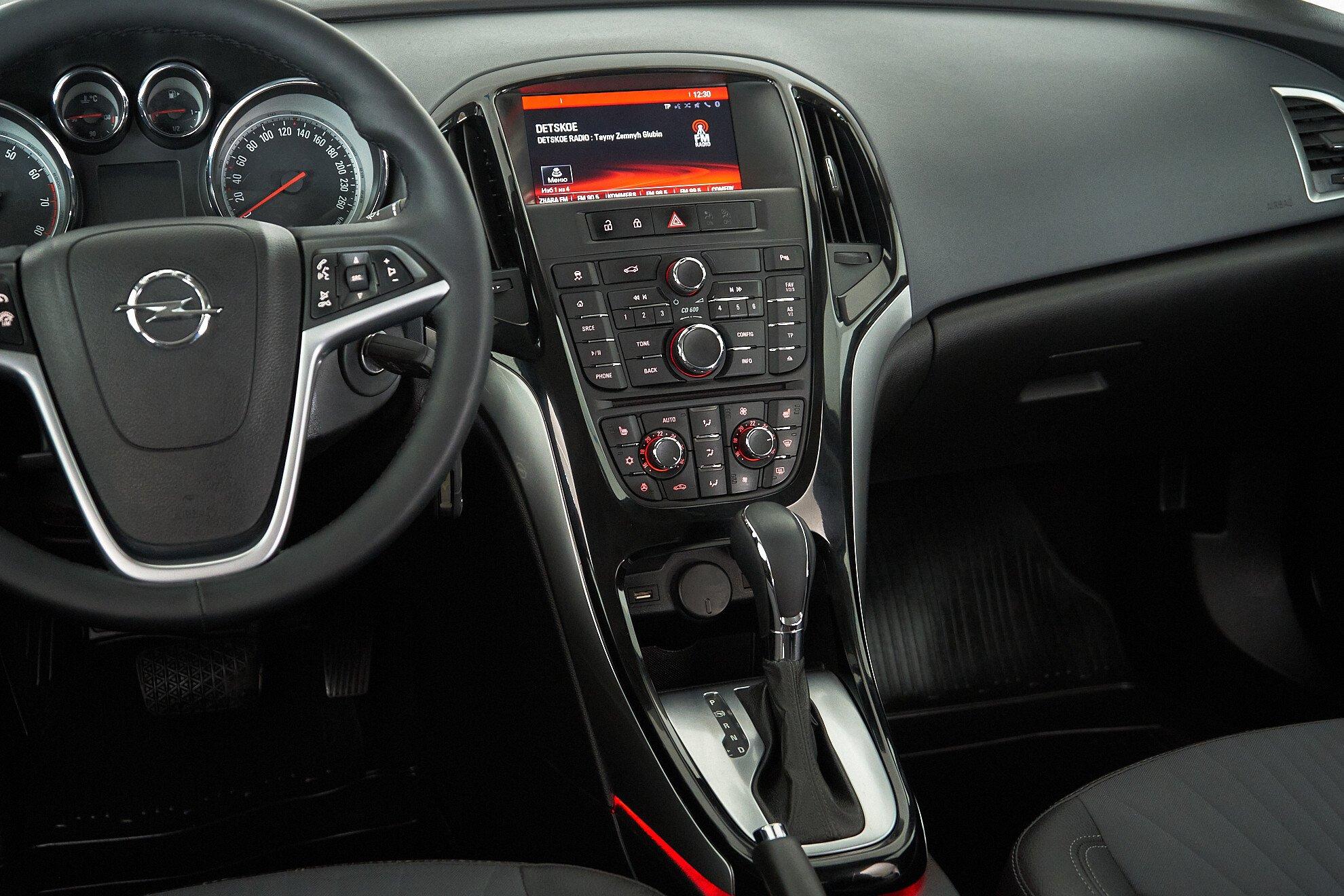 Opel Astra 2015, серый