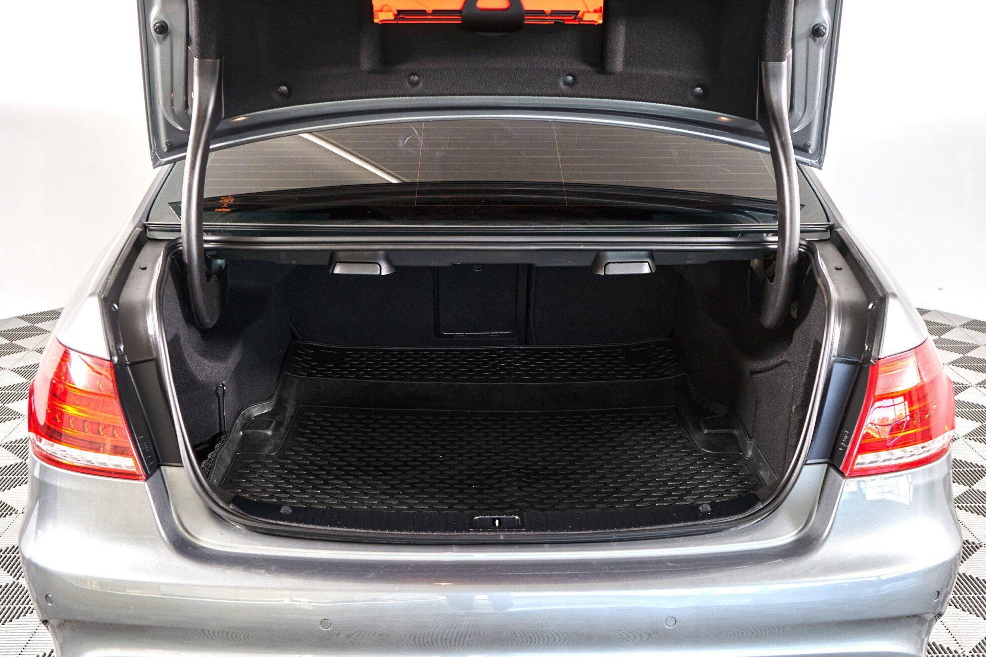 Mercedes-Benz E-Класс 2015, серый