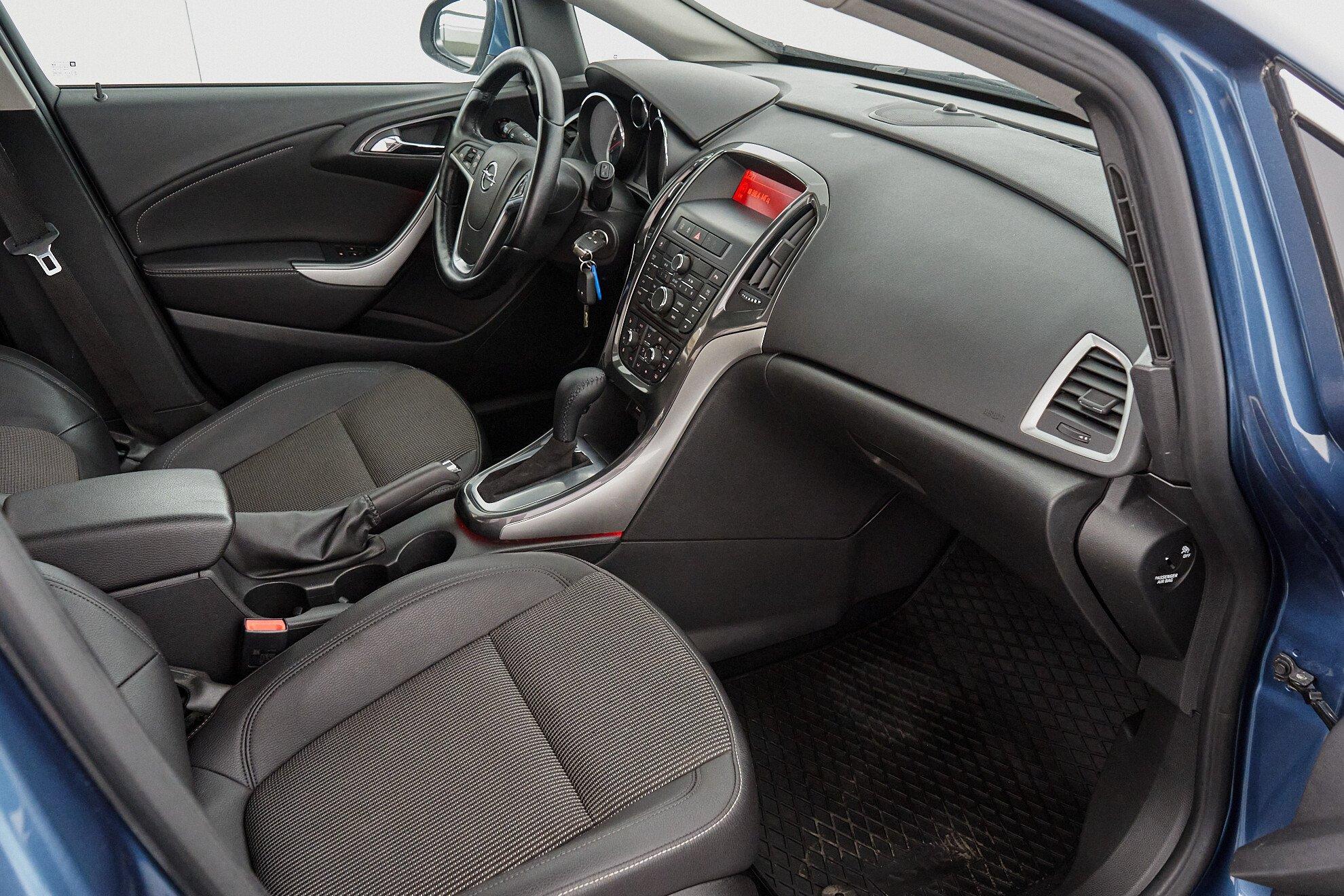 Opel Astra 2013, синий