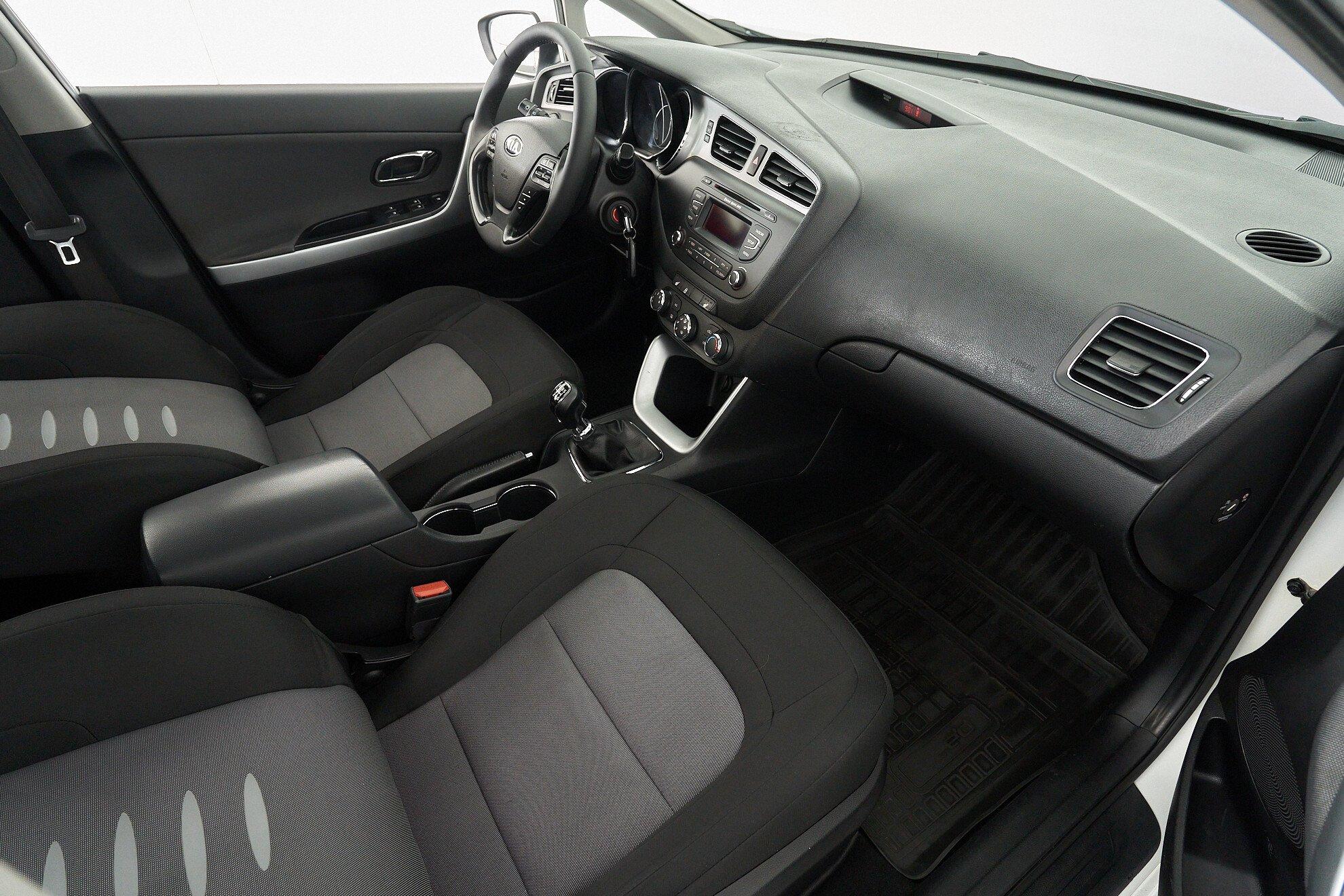 Kia Ceed 2015, белый