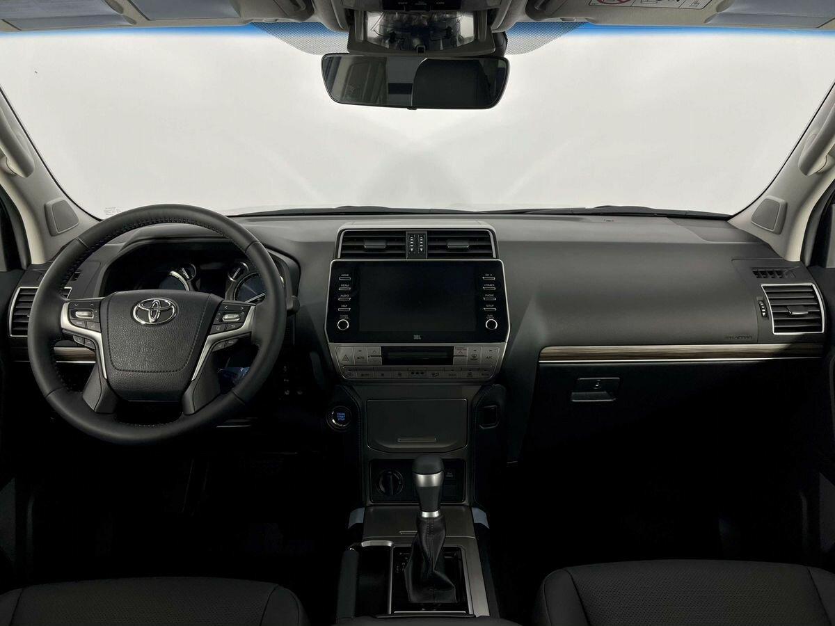 Toyota Land Cruiser Prado 2022, черный