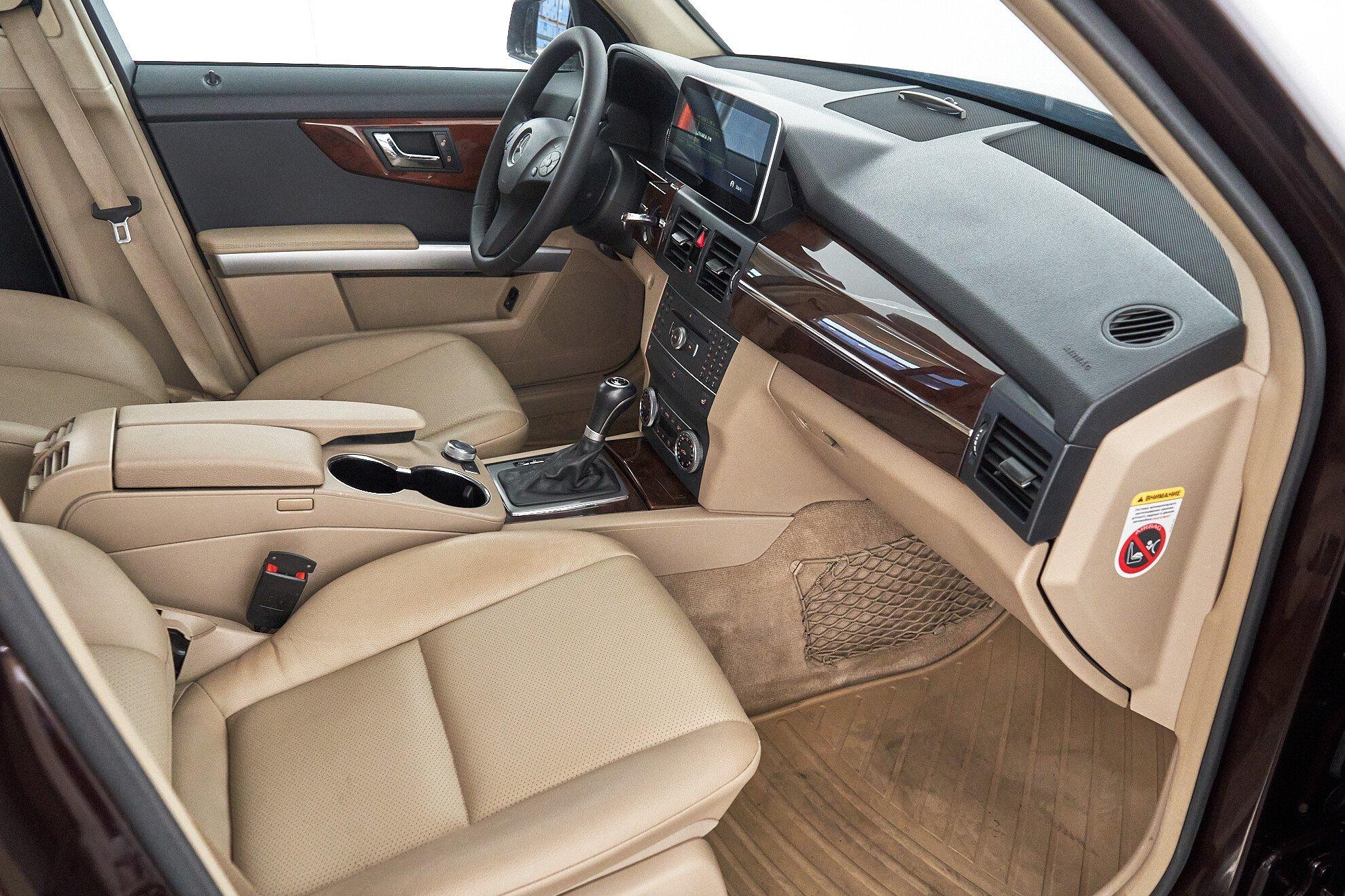 Mercedes-Benz GLK-Класс 2010, коричневый