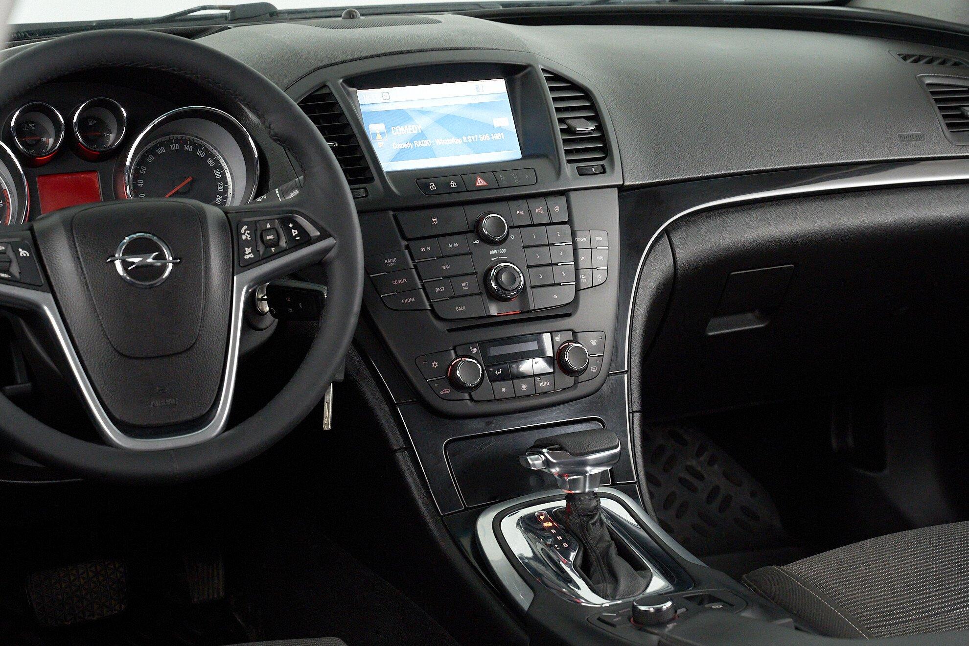 Opel Insignia 2012, черный