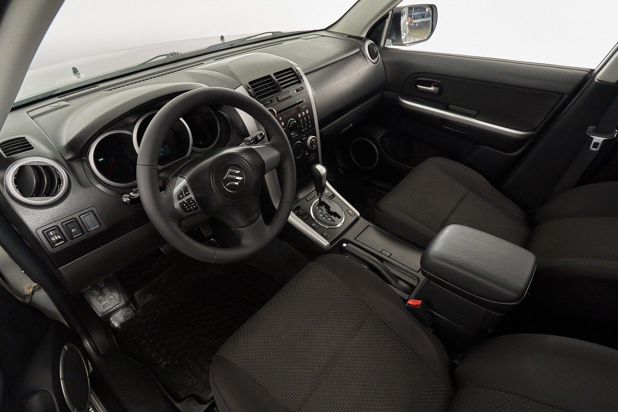 Suzuki Grand Vitara 2010, серебряный