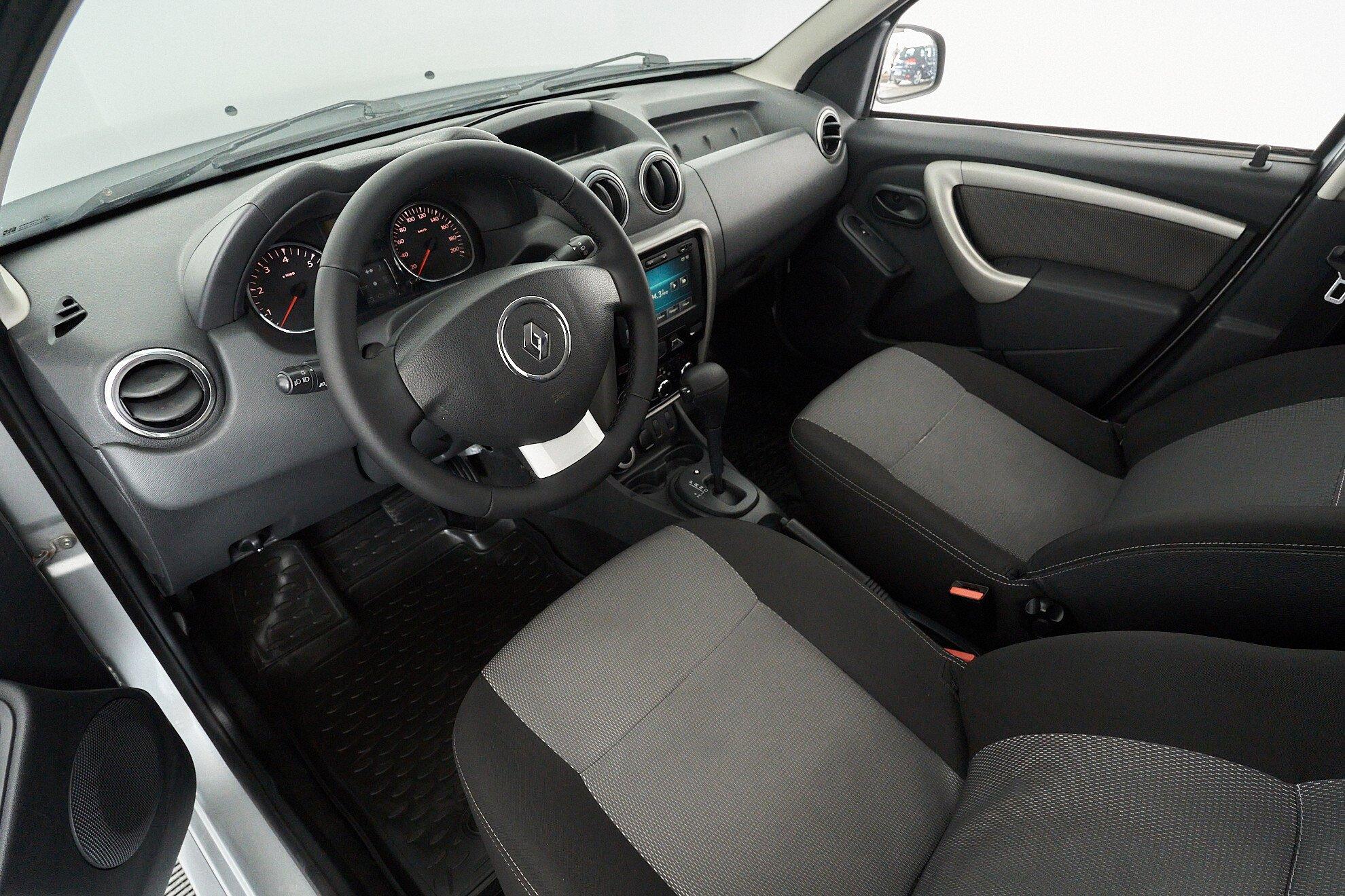 Renault Duster 2015, серый