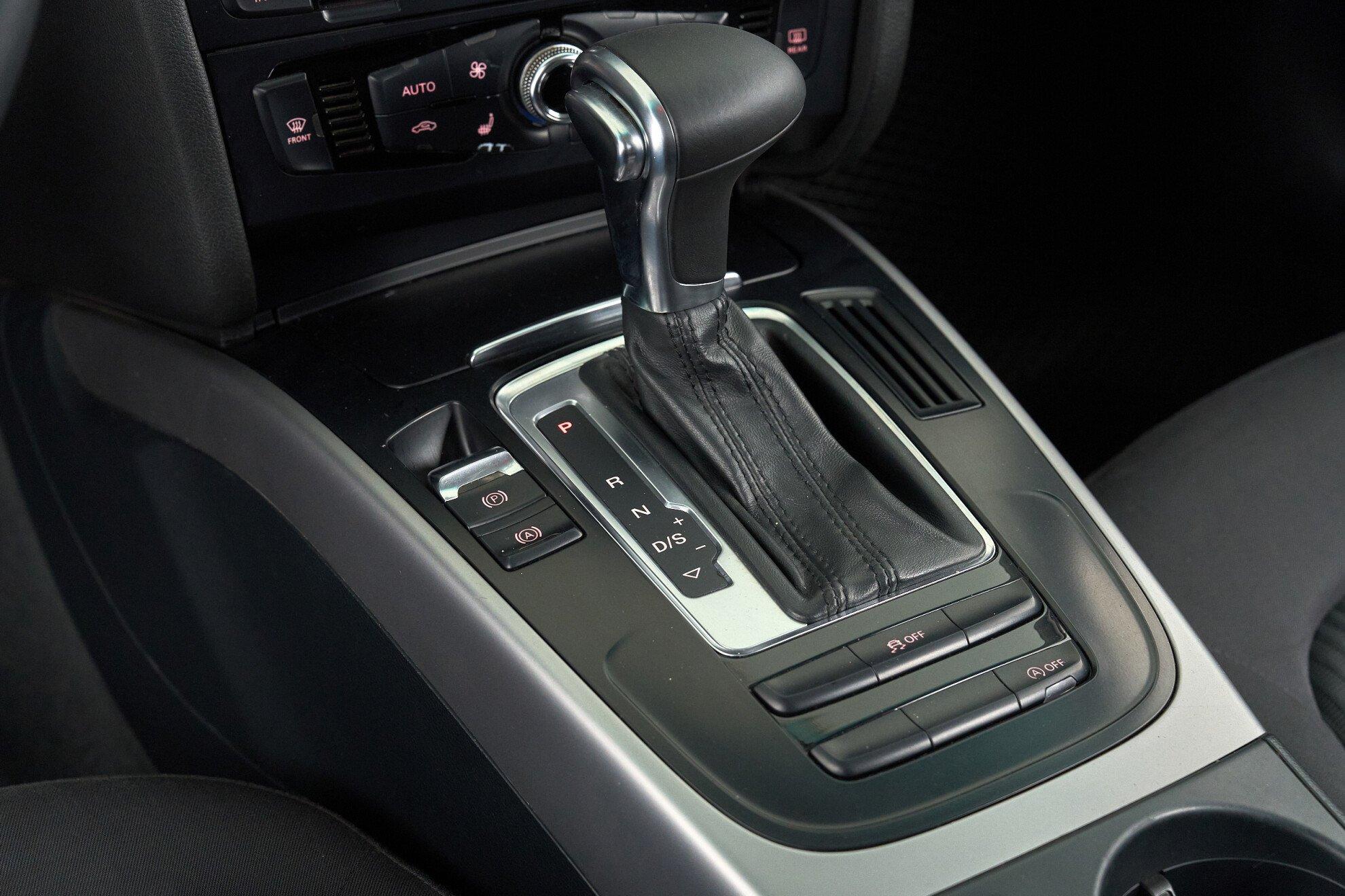 Audi A4 2012, белый