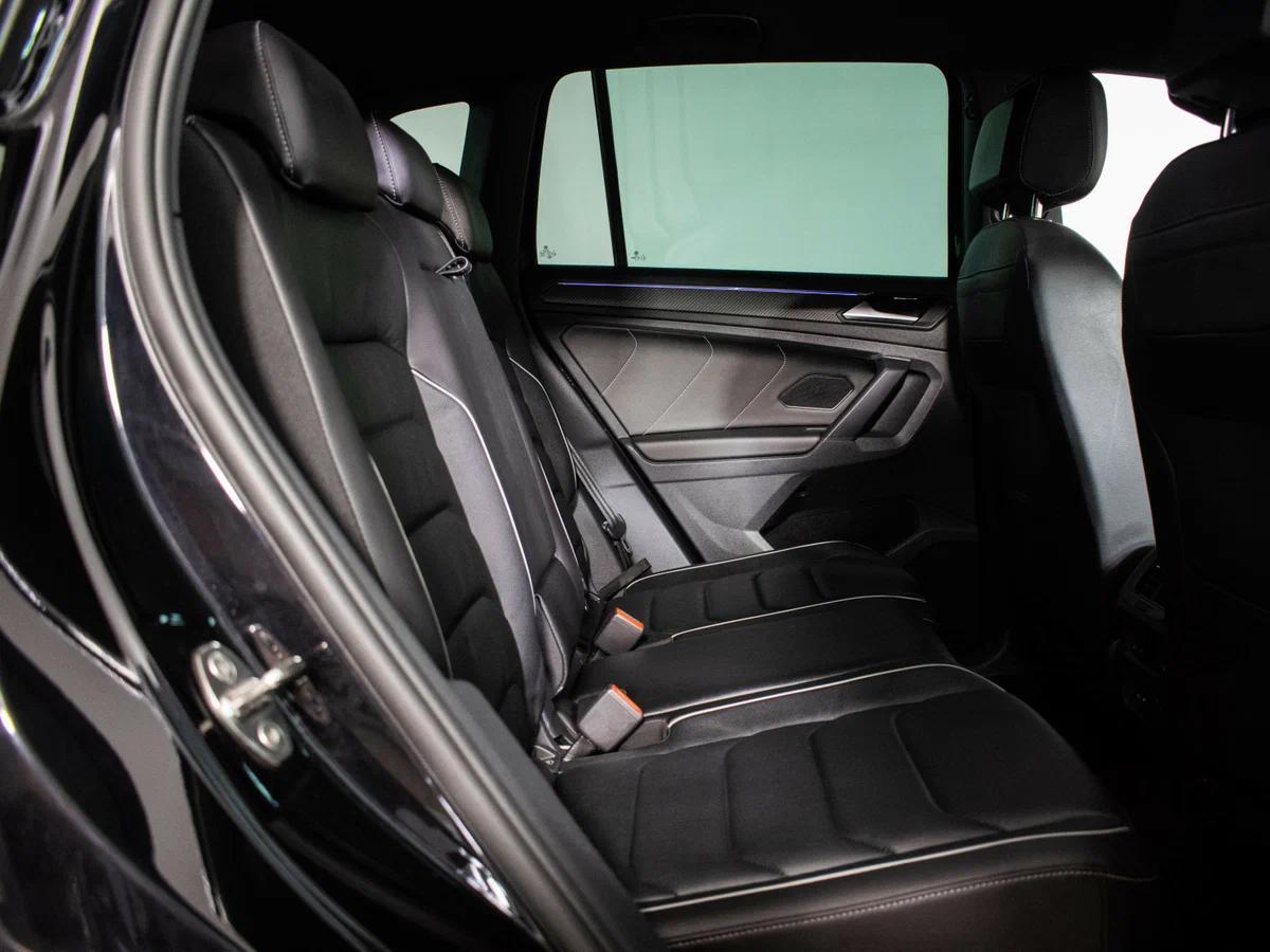 Volkswagen Tiguan 2021, черный
