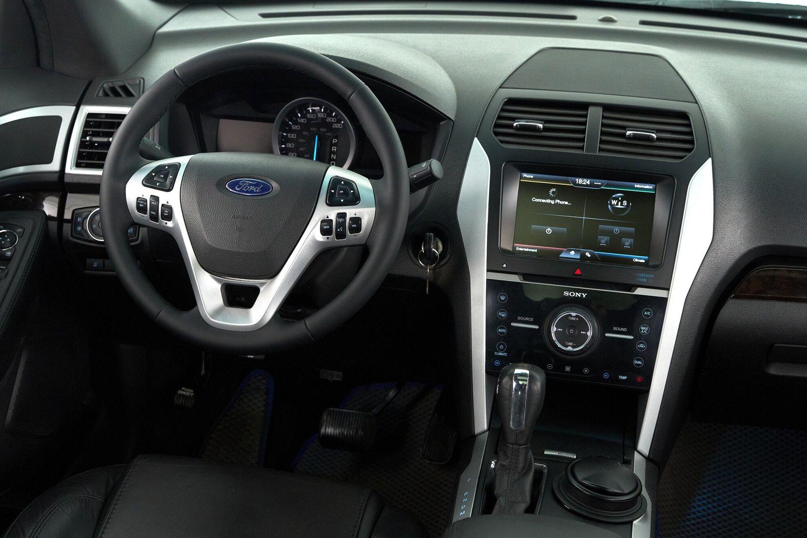 Ford Explorer 2014, белый