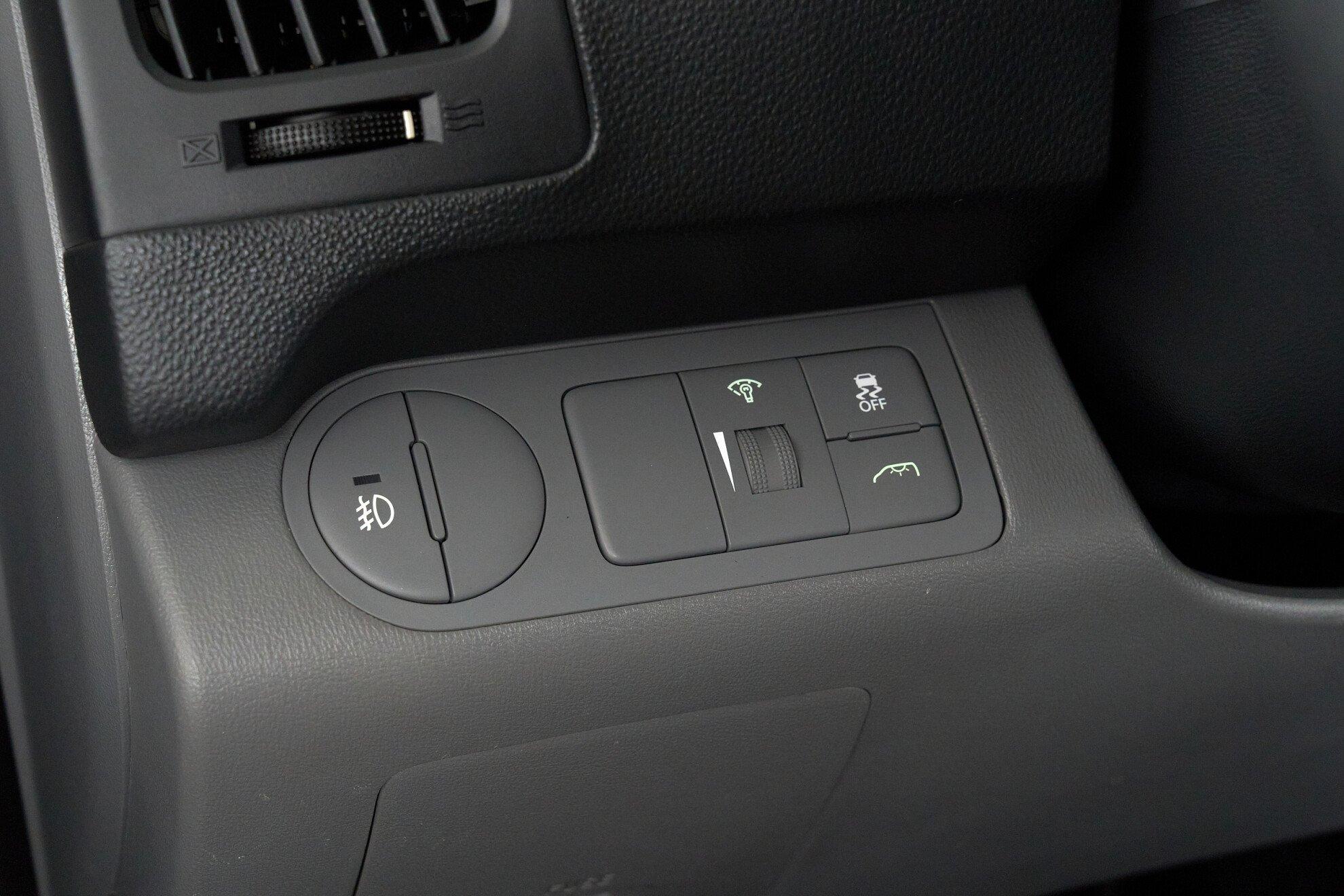 Hyundai Grand Starex 2013, серебряный