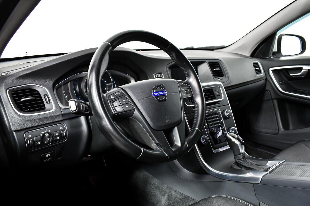 Volvo S60 2013, белый
