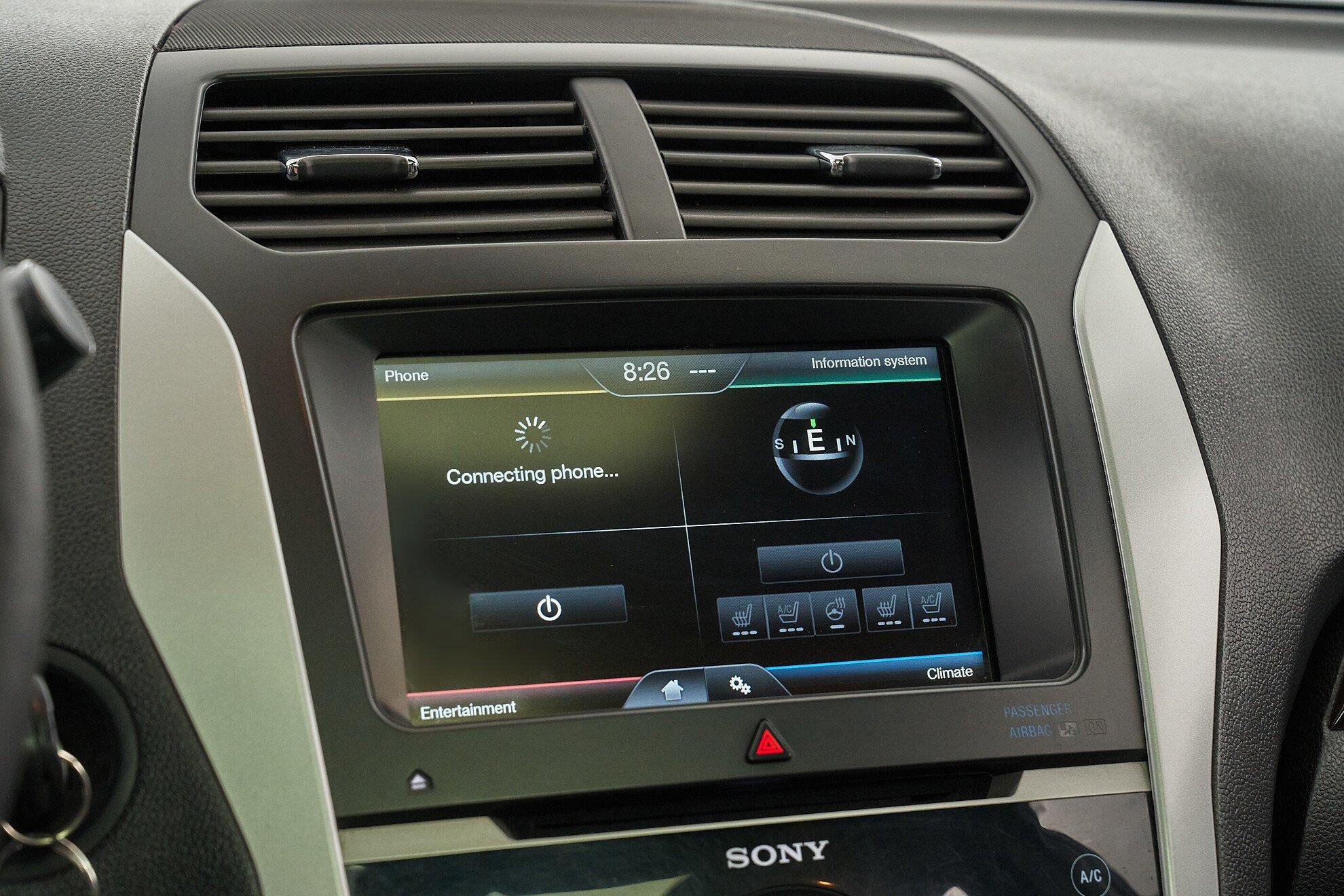 Ford Explorer 2013, белый