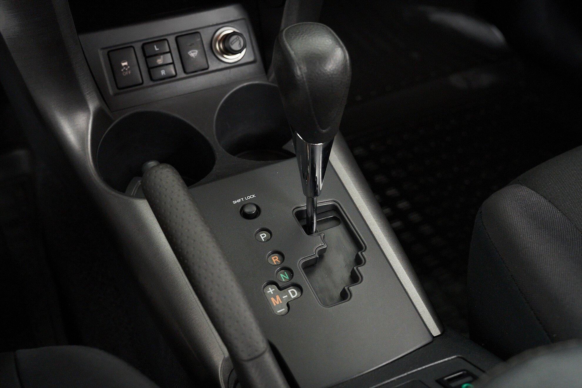 Toyota RAV4 2012, белый