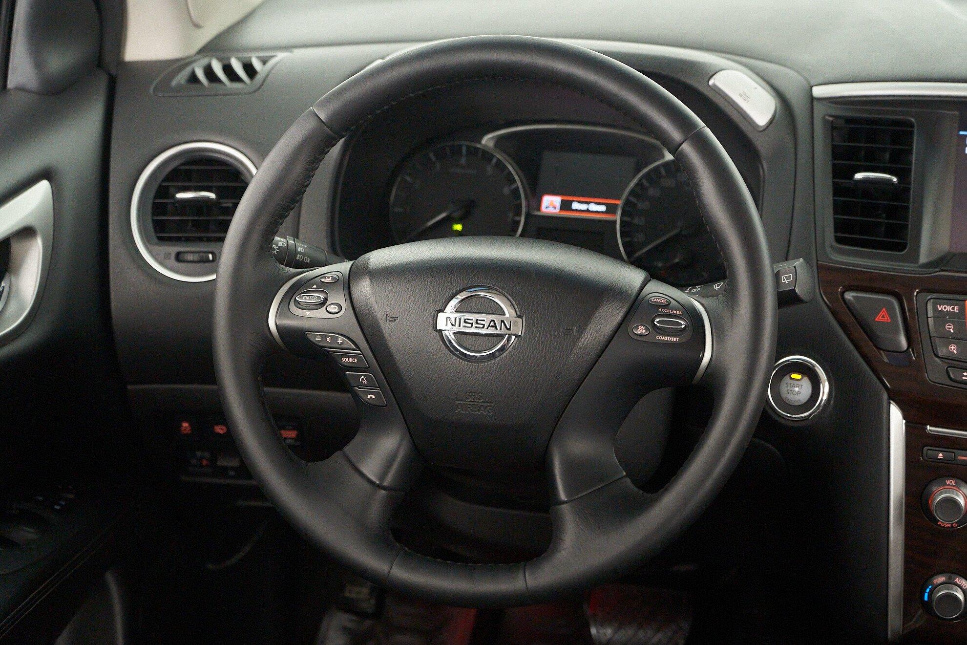 Nissan Pathfinder 2014, черный