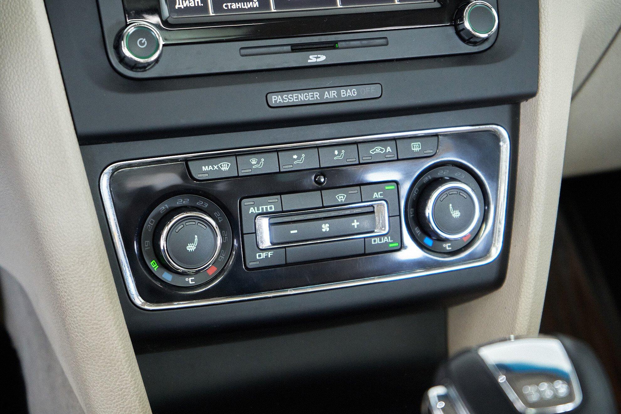Skoda Superb 2011, голубой