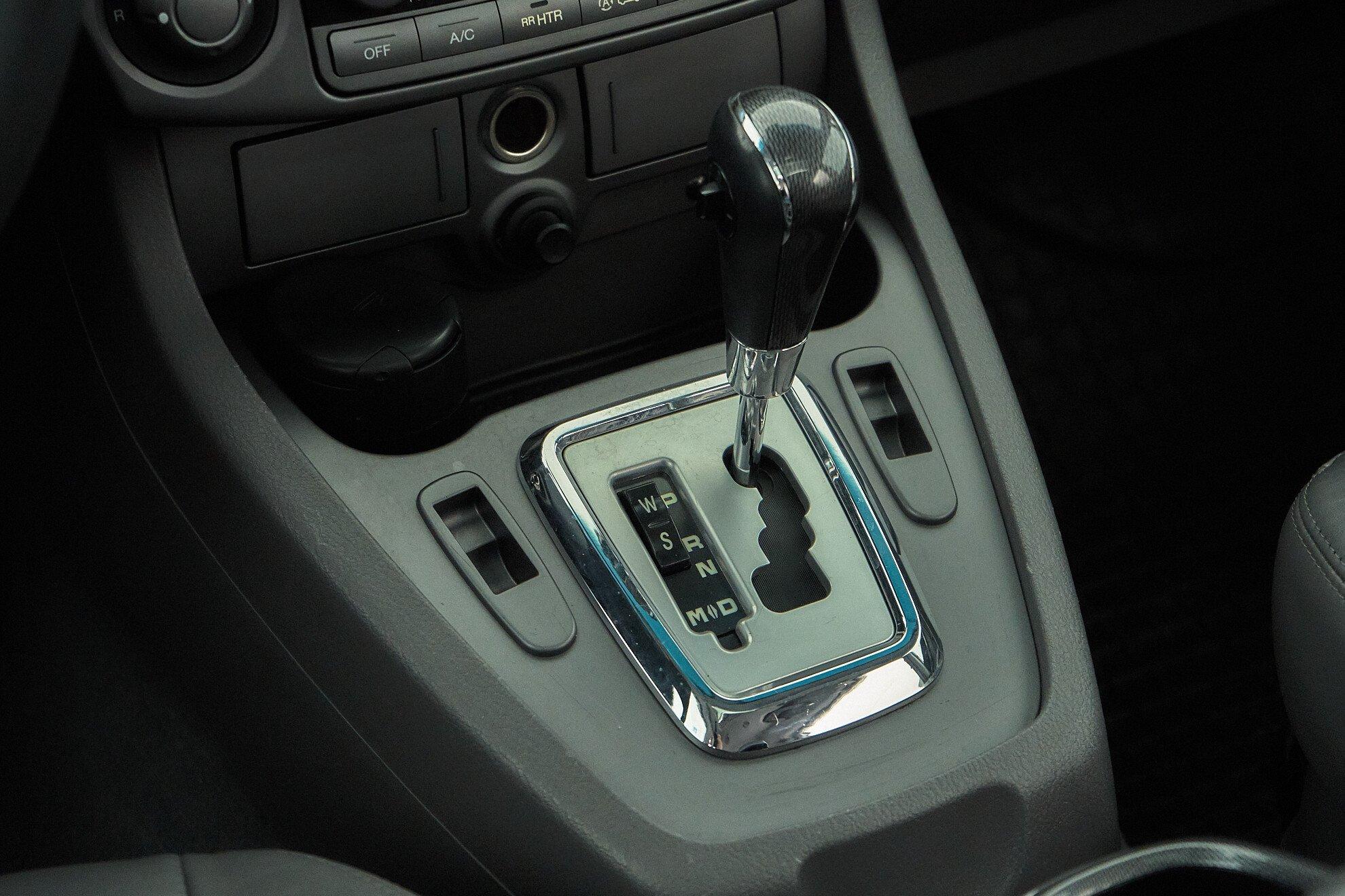 SsangYong Stavic 2013, белый