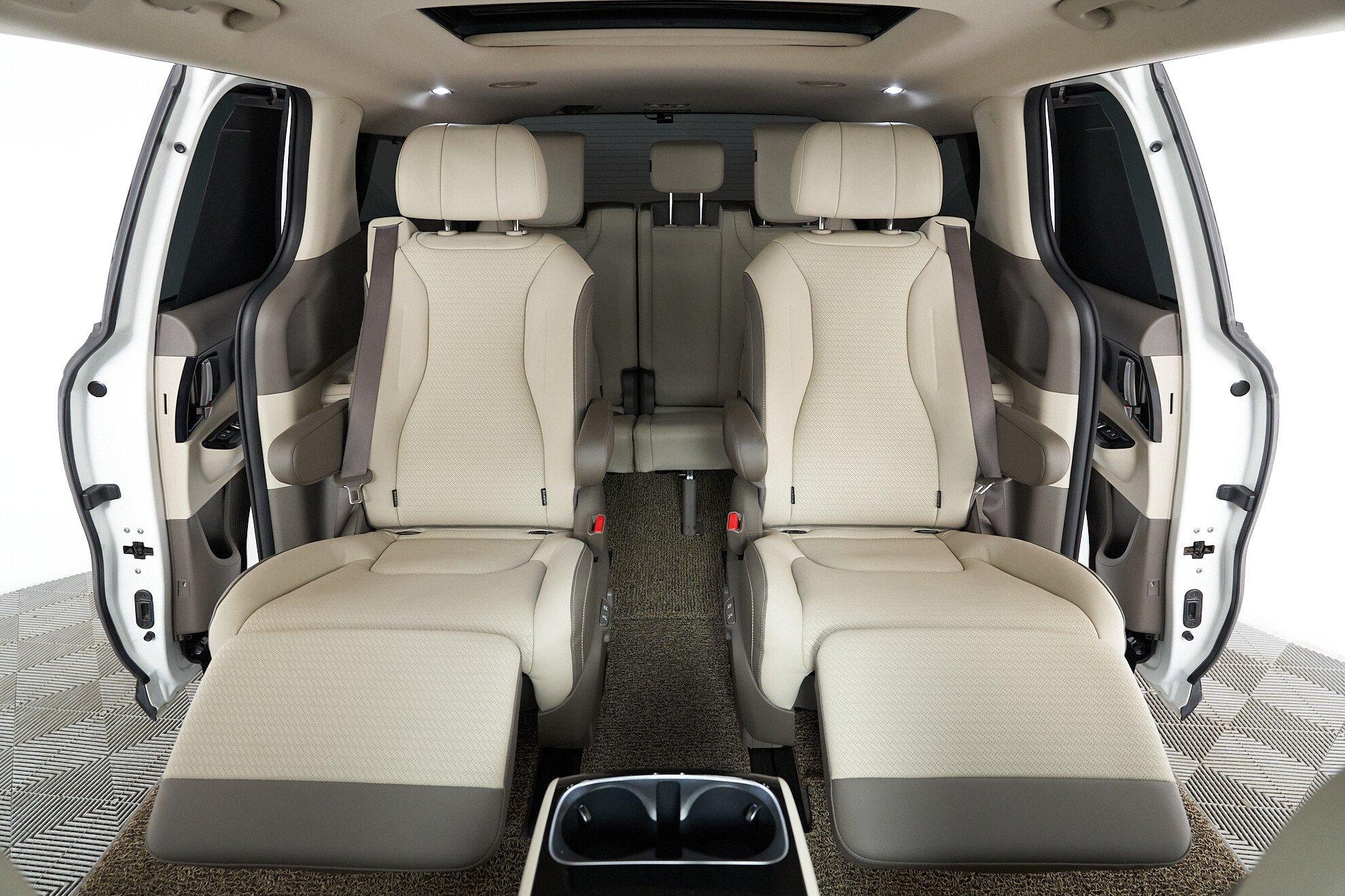 Kia Carnival 2023, белый