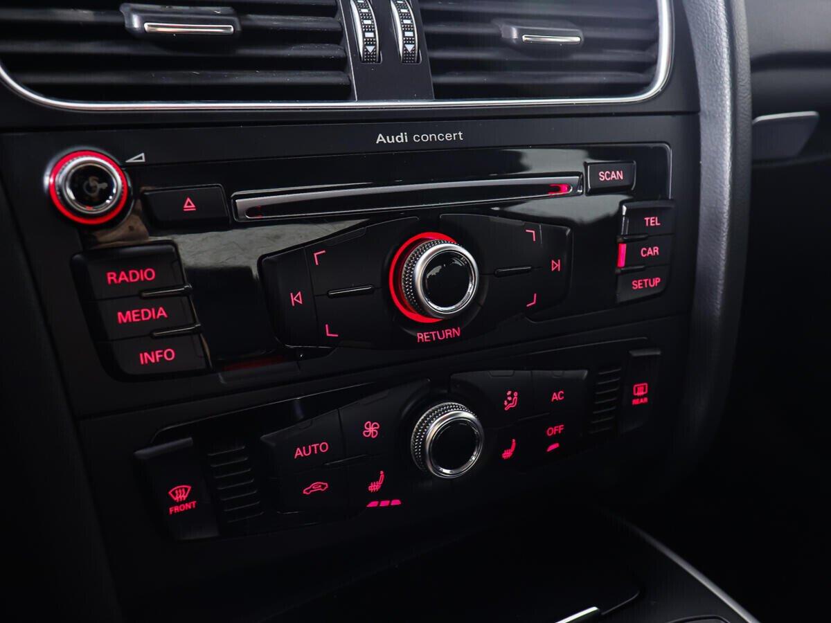 Audi A4 2015, белый