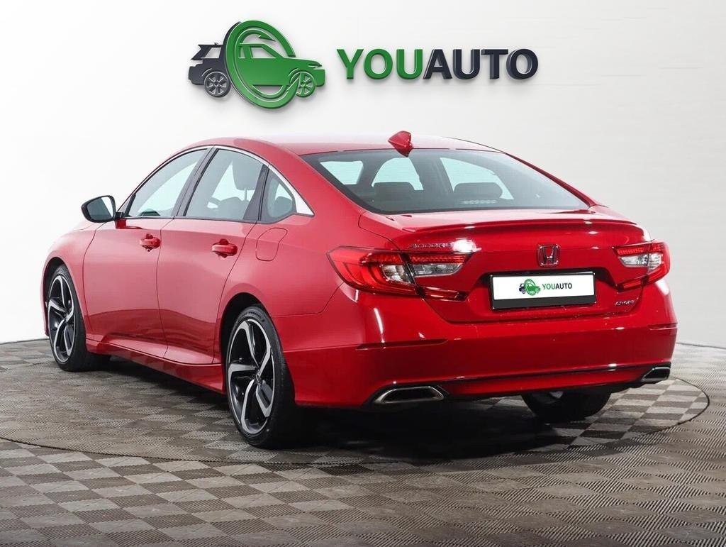 Honda Accord 2018, красный