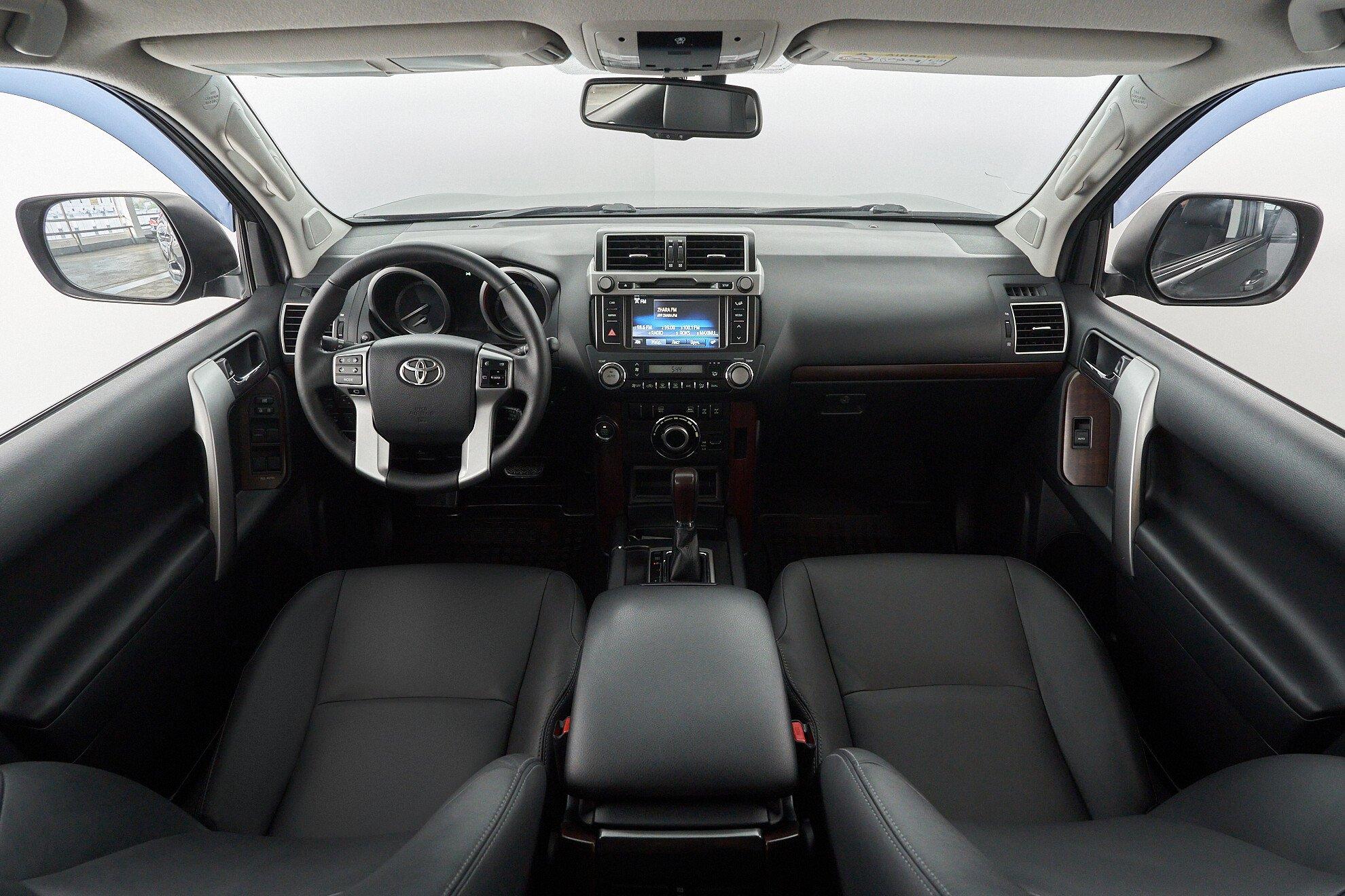 Toyota Land Cruiser Prado 2015, черный