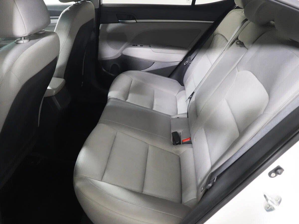 Hyundai Elantra 2018, белый