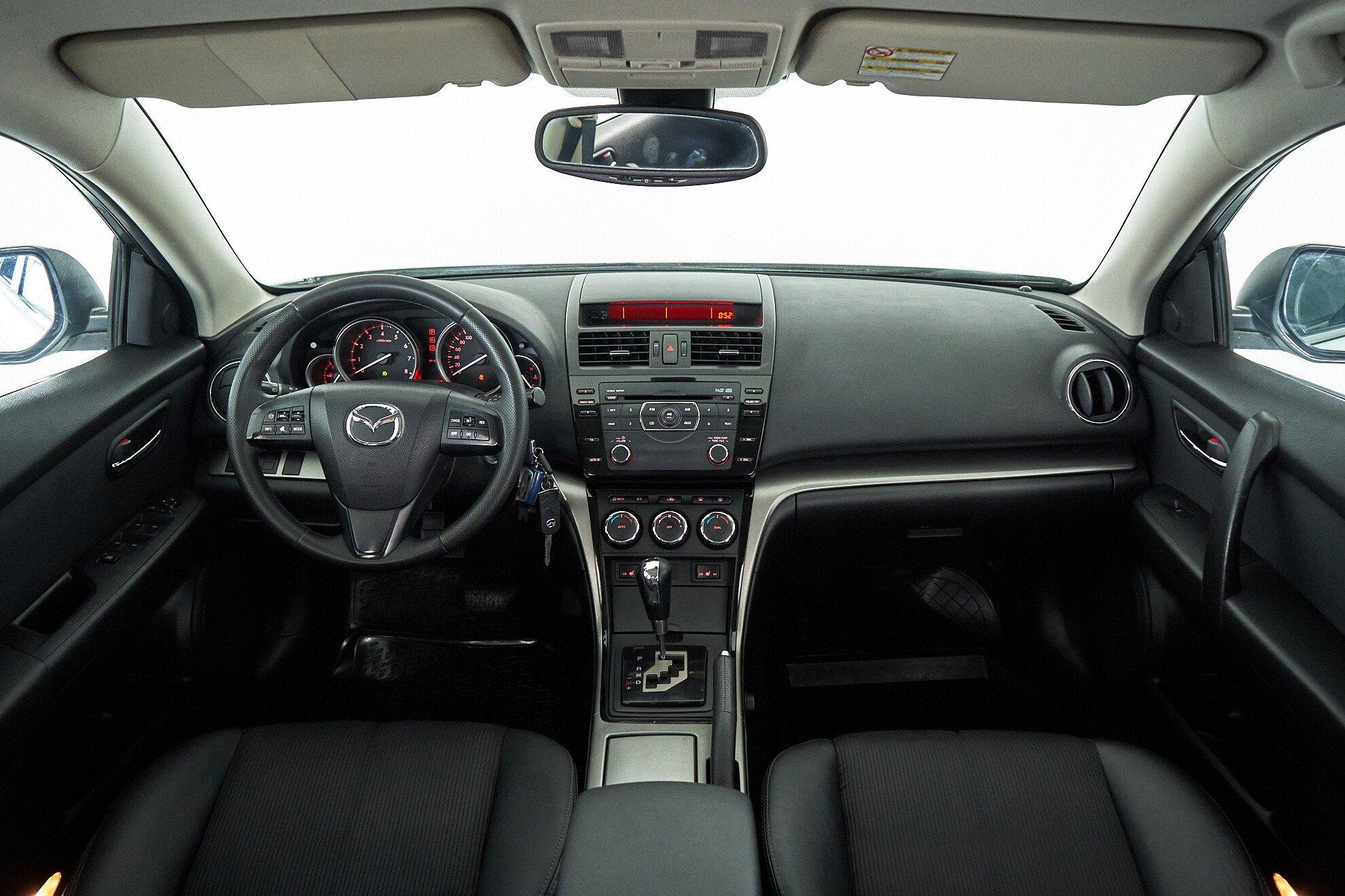 Mazda 6 2010, белый