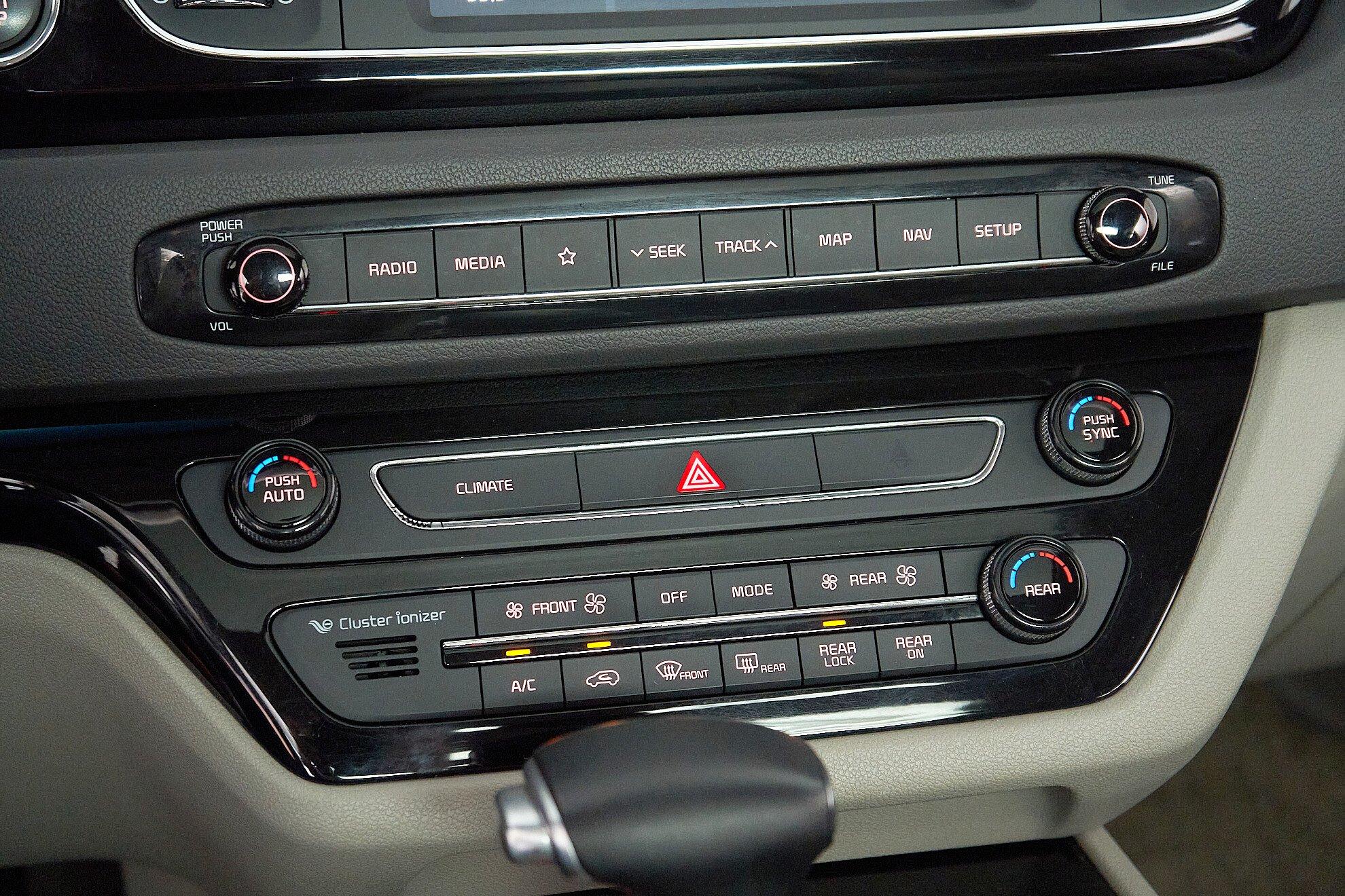 Kia Carnival 2018, серый