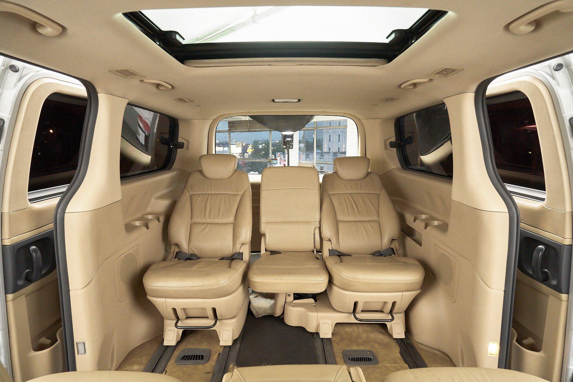 Hyundai Grand Starex 2008, серебряный
