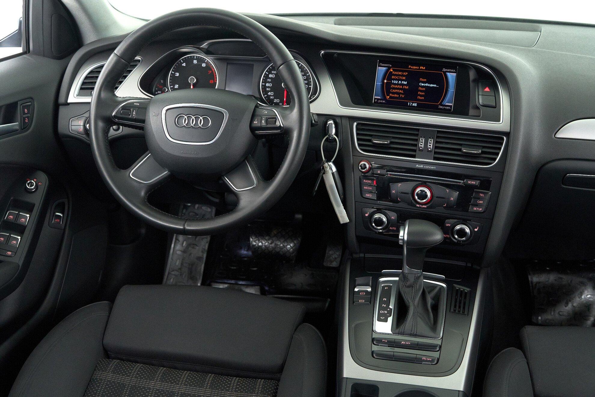 Audi A4 2012, белый