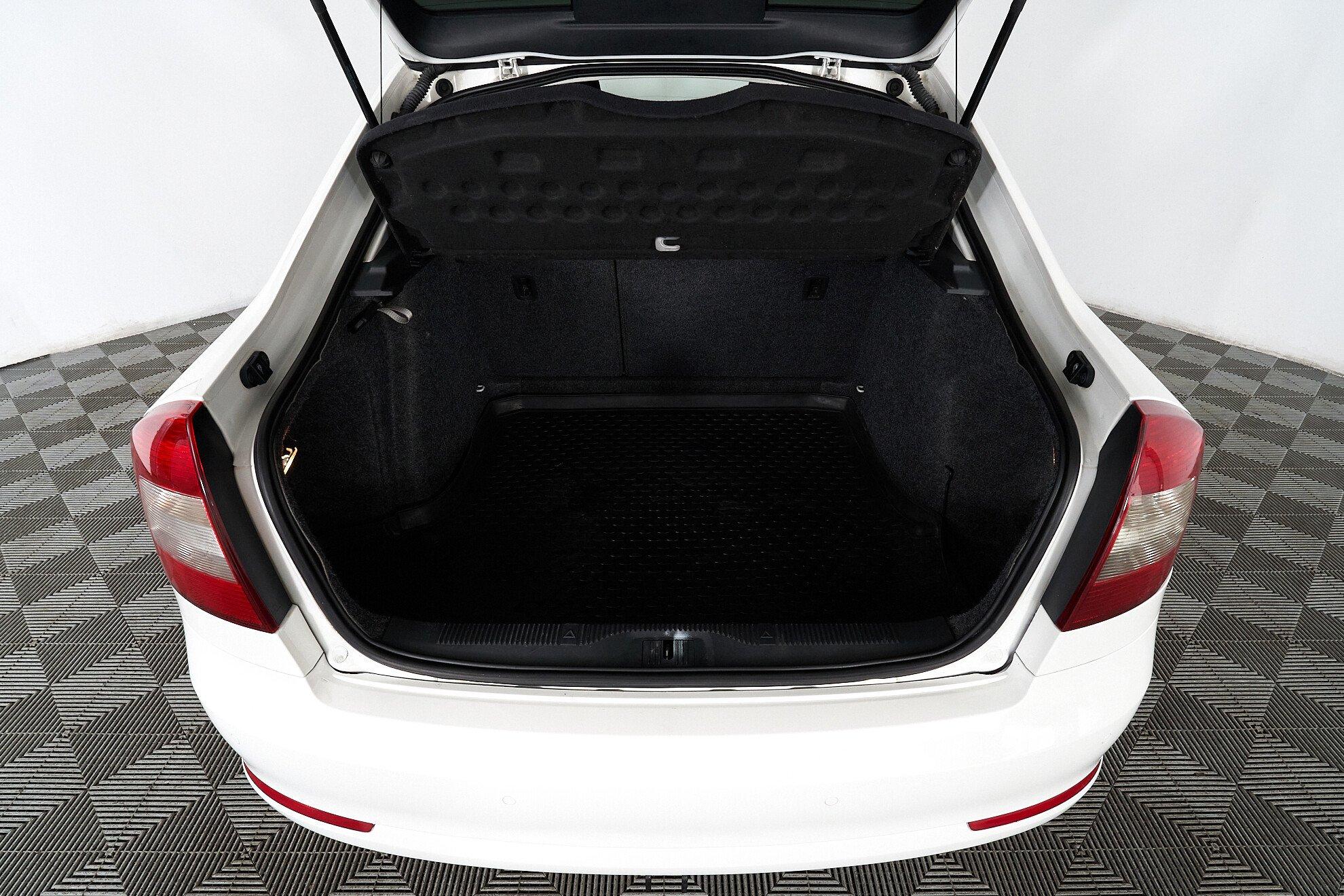 Skoda Octavia 2013, белый